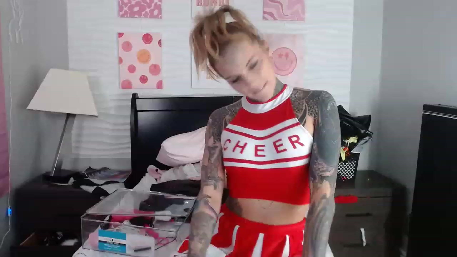 Gallery image thumbnail from Tattedcambrat's myfreecams stream on, 12/08/2022, 24:27 image 5 of 20