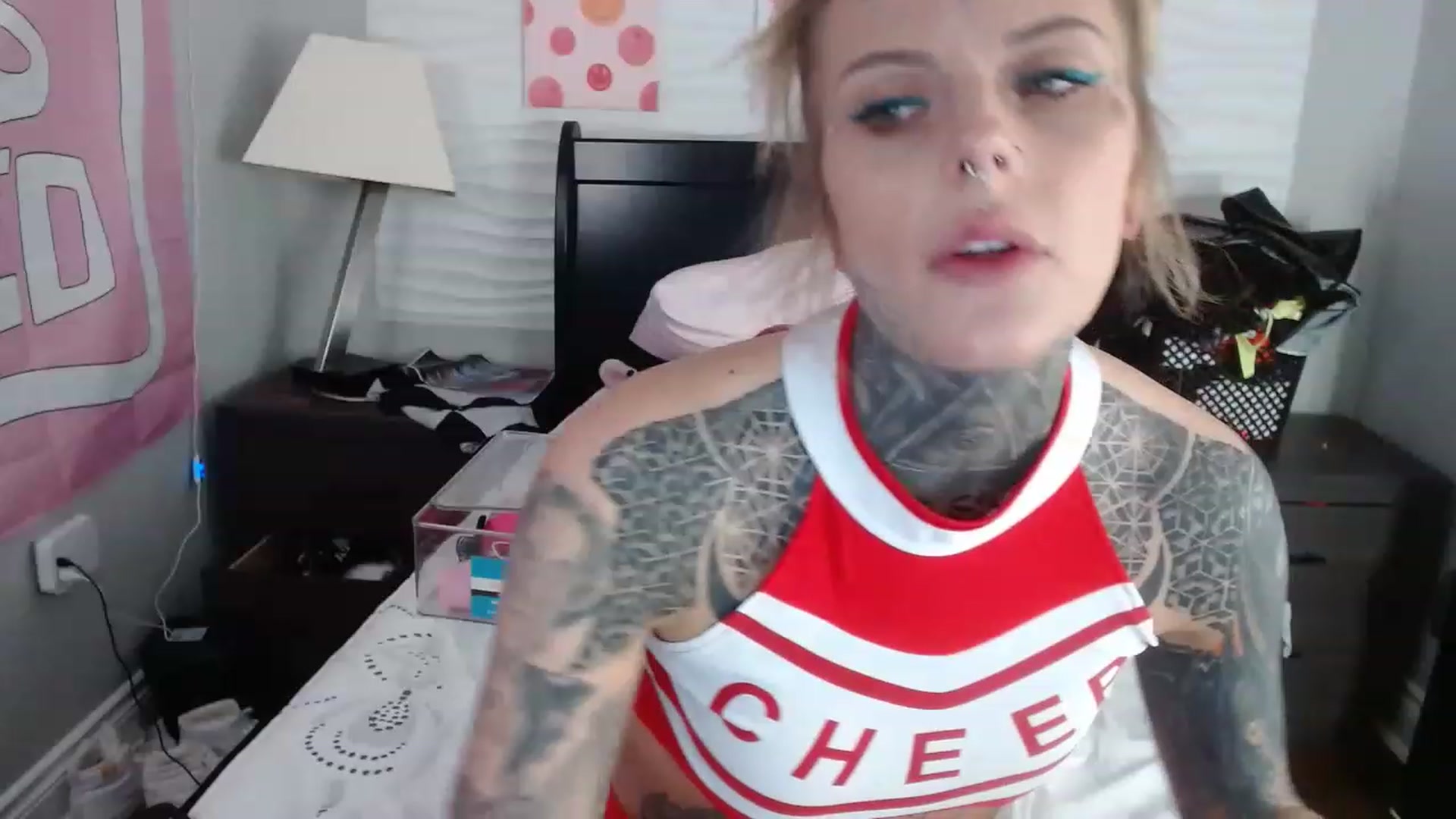 Gallery image thumbnail from Tattedcambrat's myfreecams stream on, 12/08/2022, 24:27 image 15 of 20