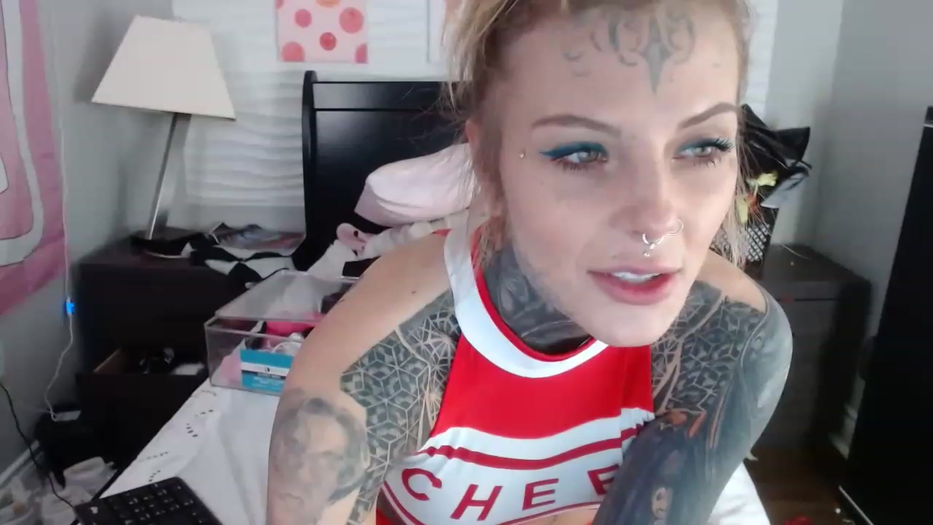 Gallery image thumbnail from Tattedcambrat's myfreecams stream on, 12/08/2022, 24:27 image 6 of 20