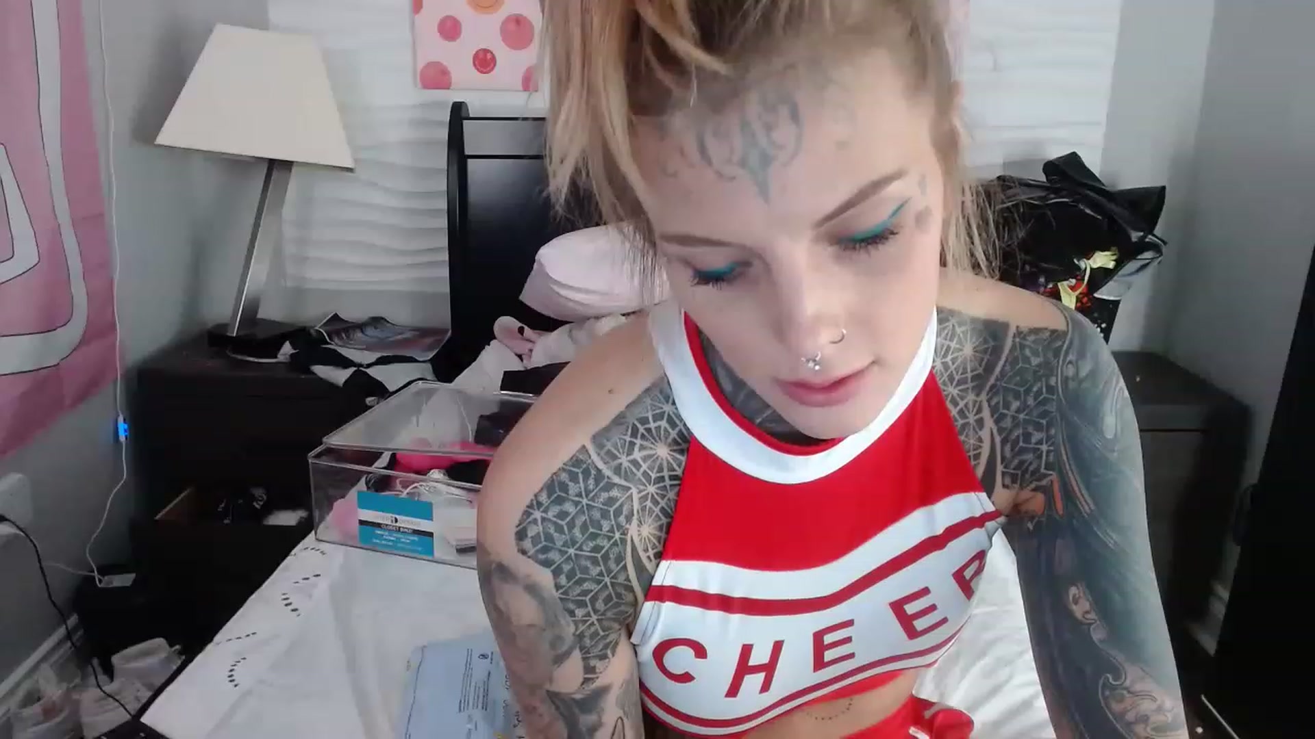 Gallery image thumbnail from Tattedcambrat's myfreecams stream on, 12/08/2022, 24:27 image 9 of 20
