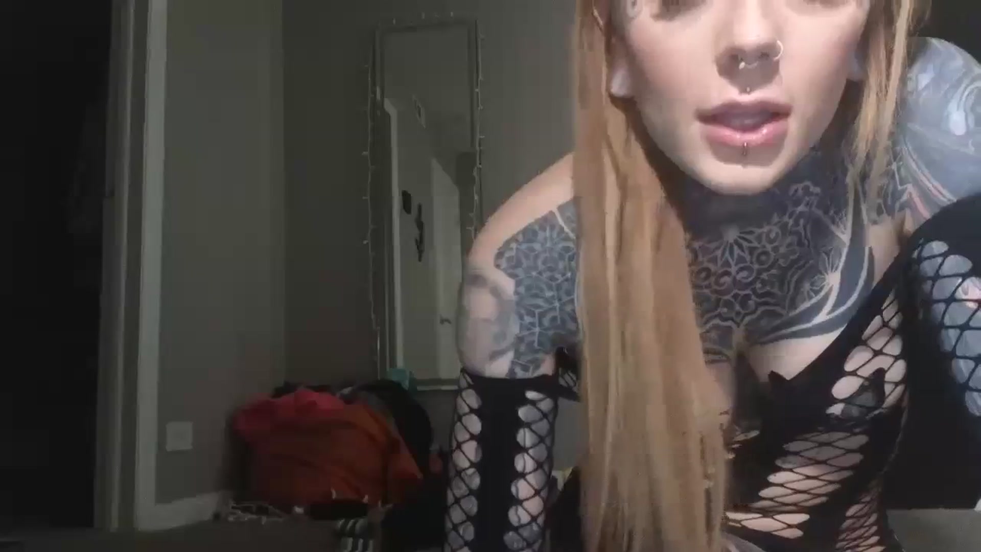 Gallery image thumbnail from Tattoedgusher's myfreecams stream on, 01/30/2024, 17:27 image 7 of 20