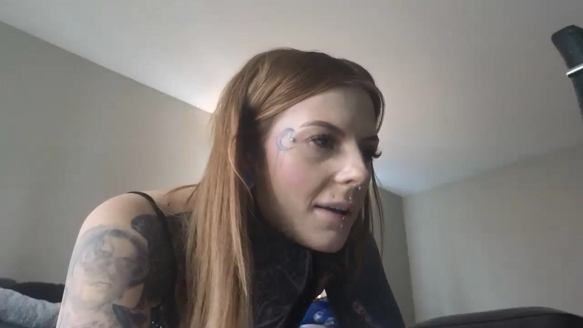Gallery image thumbnail from Tattoedgusher's myfreecams stream on, 02/05/2024, 16:45 image 10 of 20