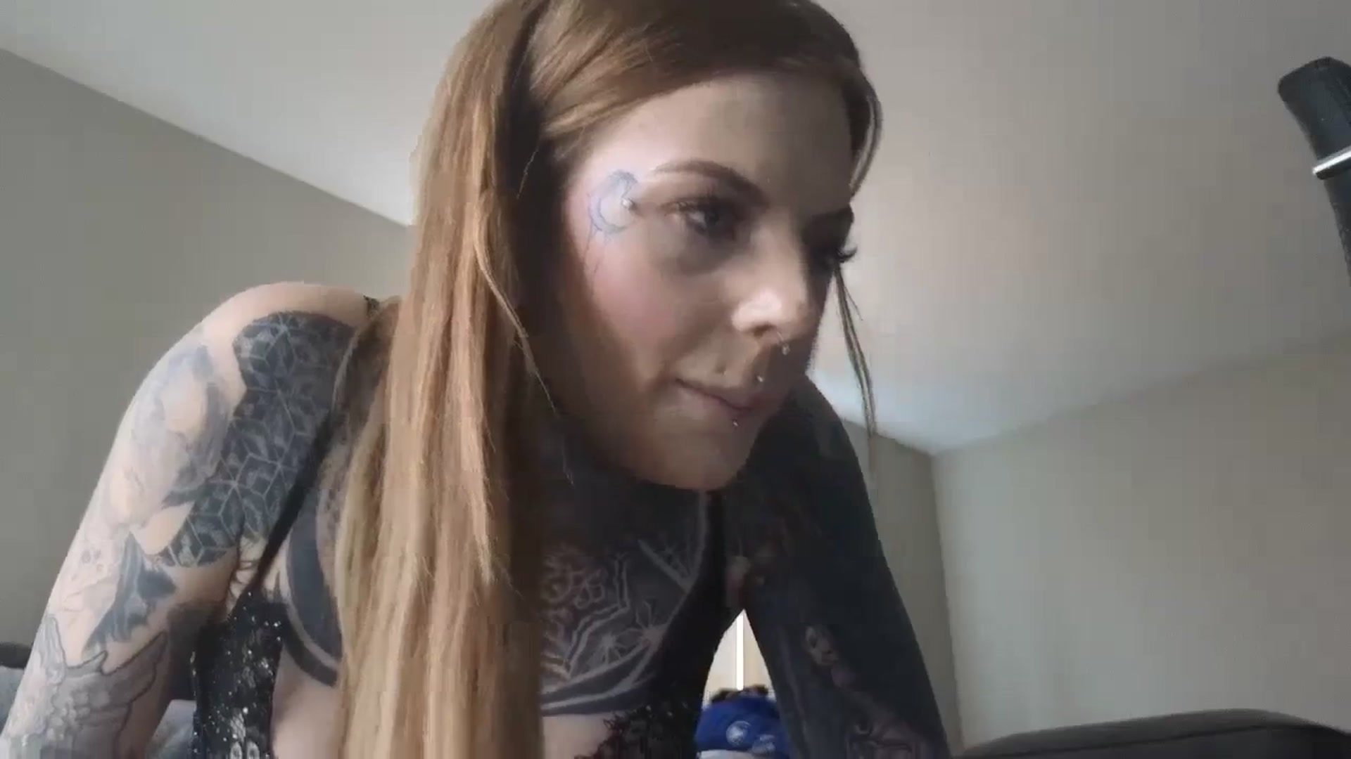 Gallery image thumbnail from Tattoedgusher's myfreecams stream on, 02/05/2024, 16:45 image 12 of 20