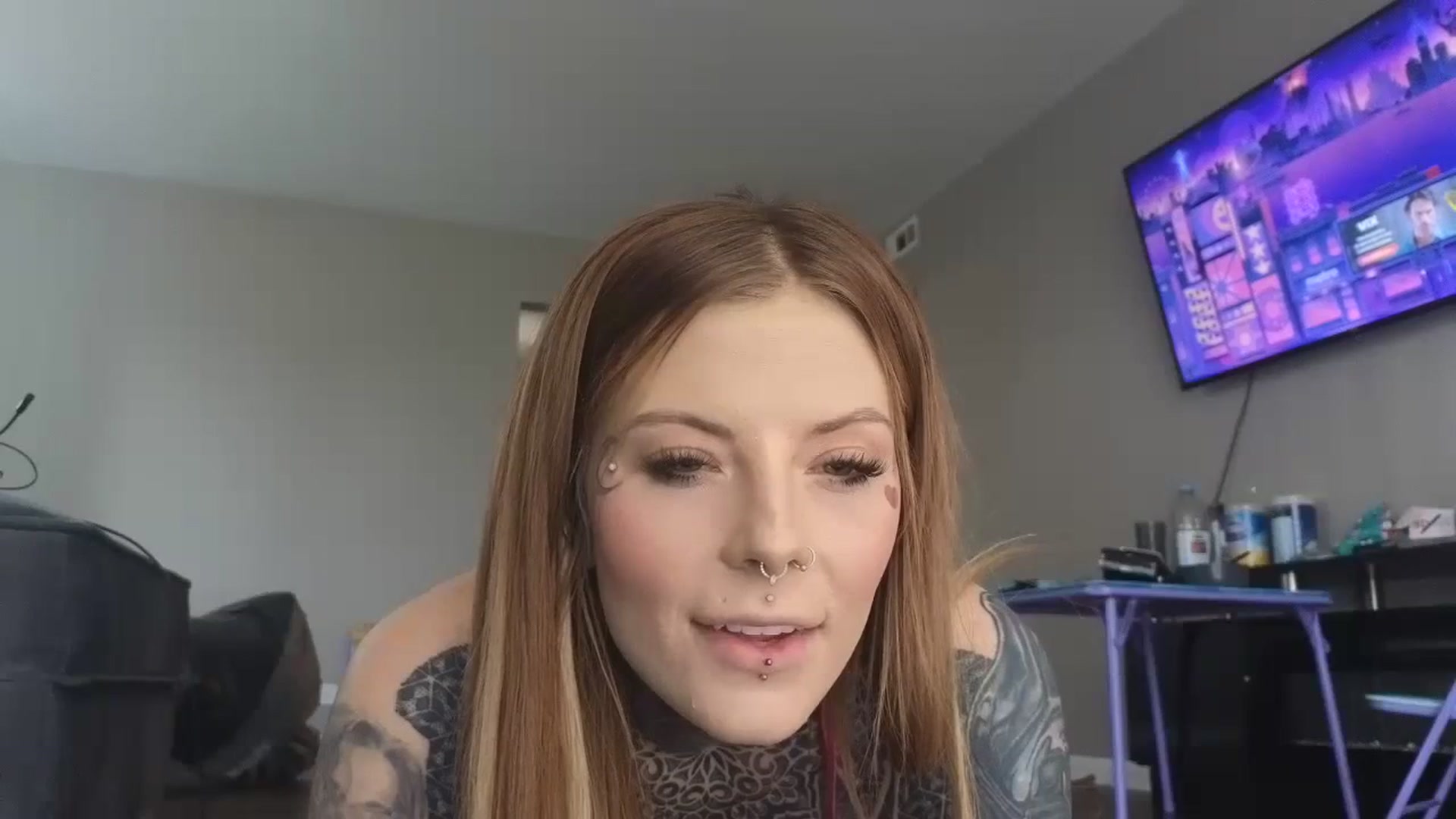 Gallery image thumbnail from Tattoedgusher's myfreecams stream on, 02/16/2024, 16:31 image 13 of 20