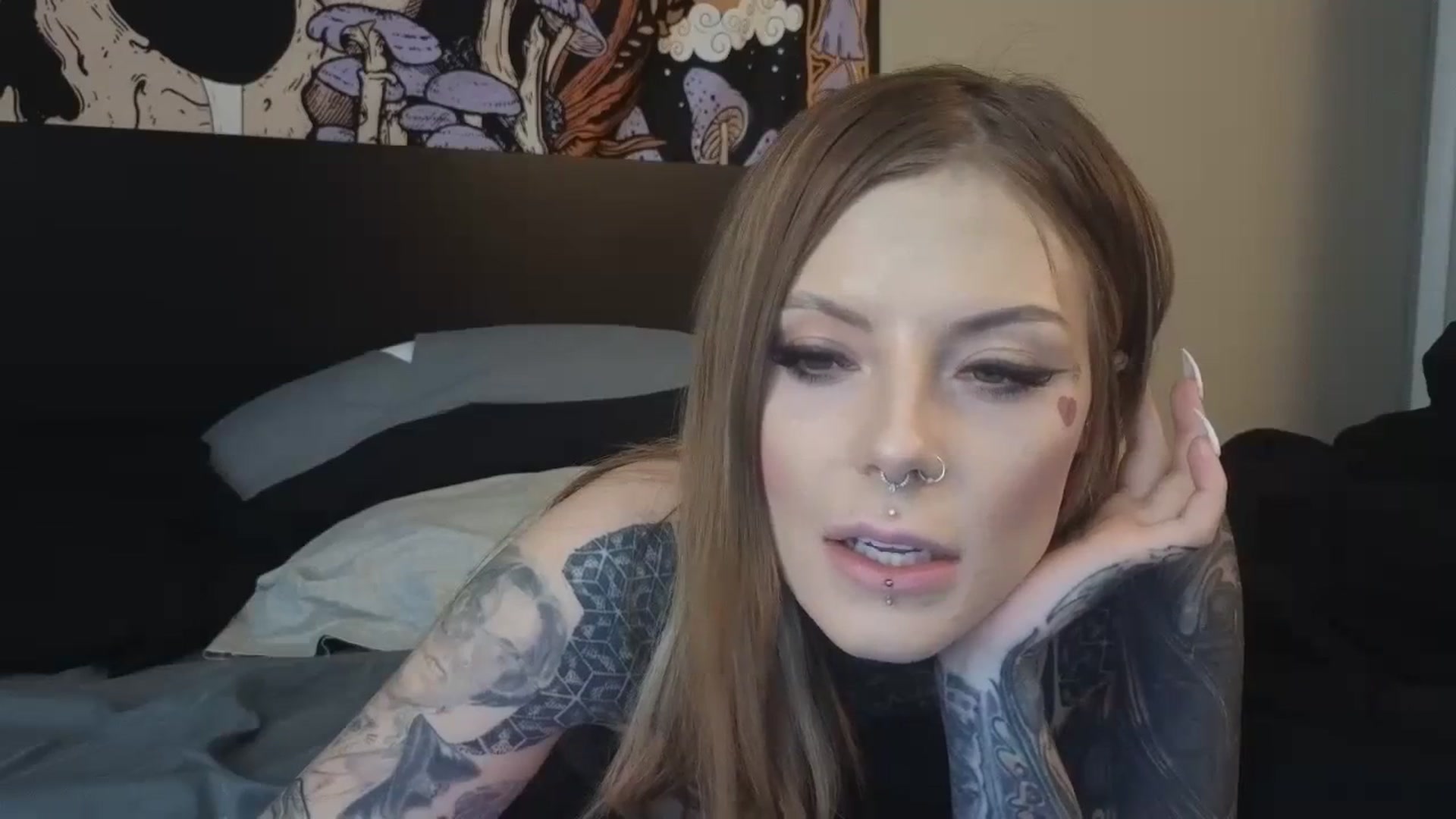 Gallery image thumbnail from Tattoedgusher's myfreecams stream on, 02/21/2024, 18:34 image 16 of 20