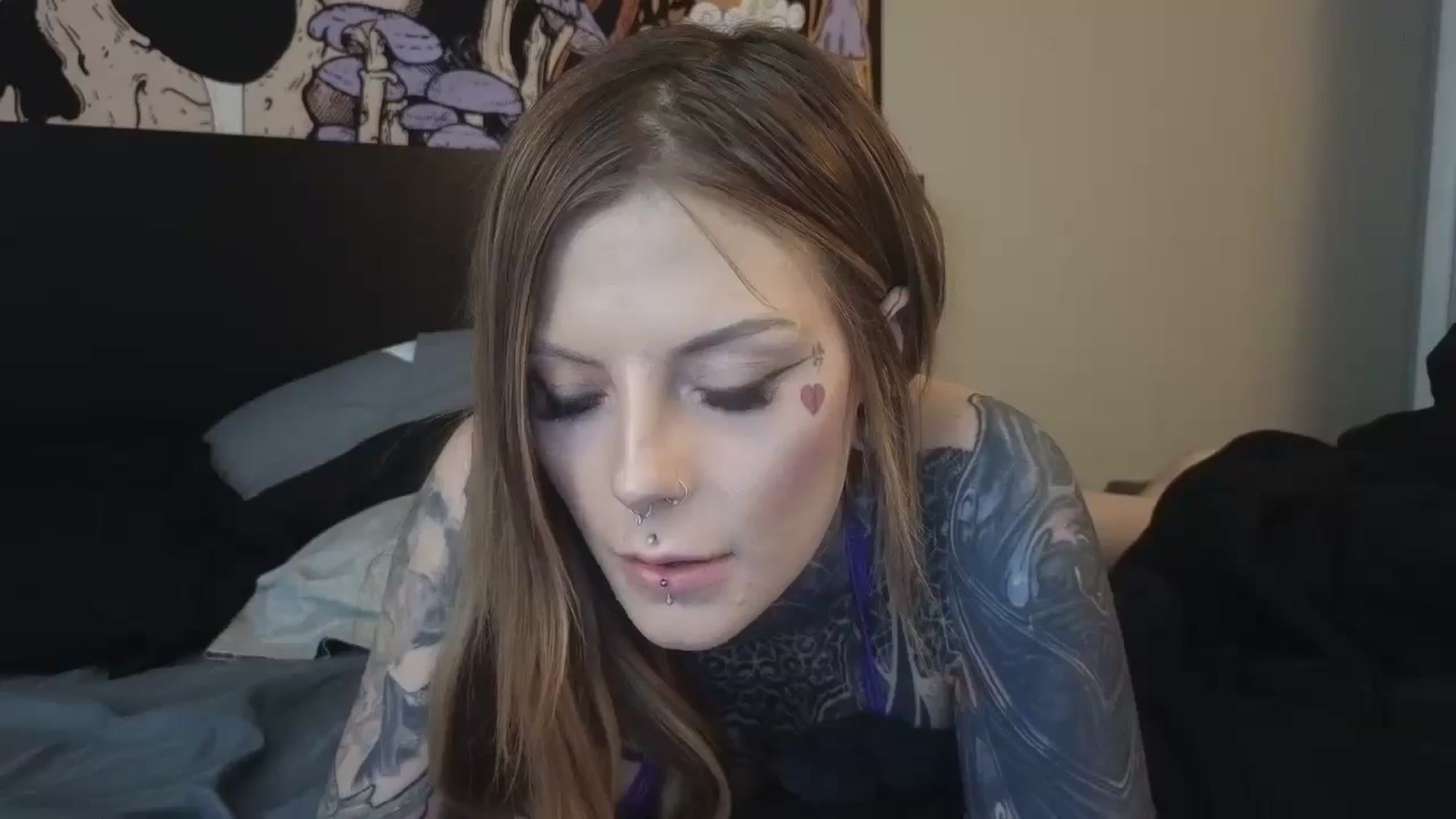 Gallery image thumbnail from Tattoedgusher's myfreecams stream on, 02/21/2024, 18:34 image 14 of 20