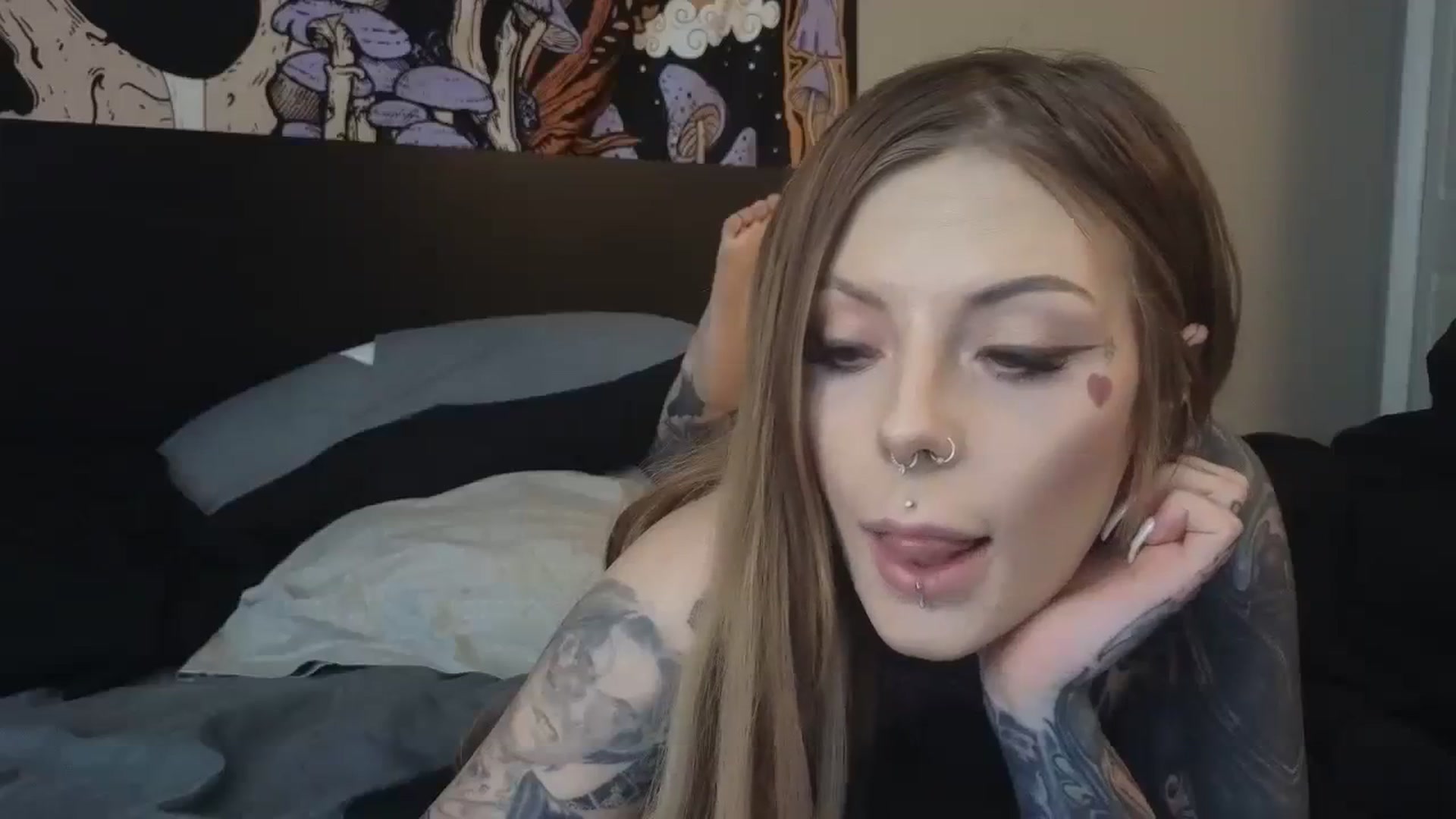 Gallery image thumbnail from Tattoedgusher's myfreecams stream on, 02/21/2024, 18:34 image 4 of 20