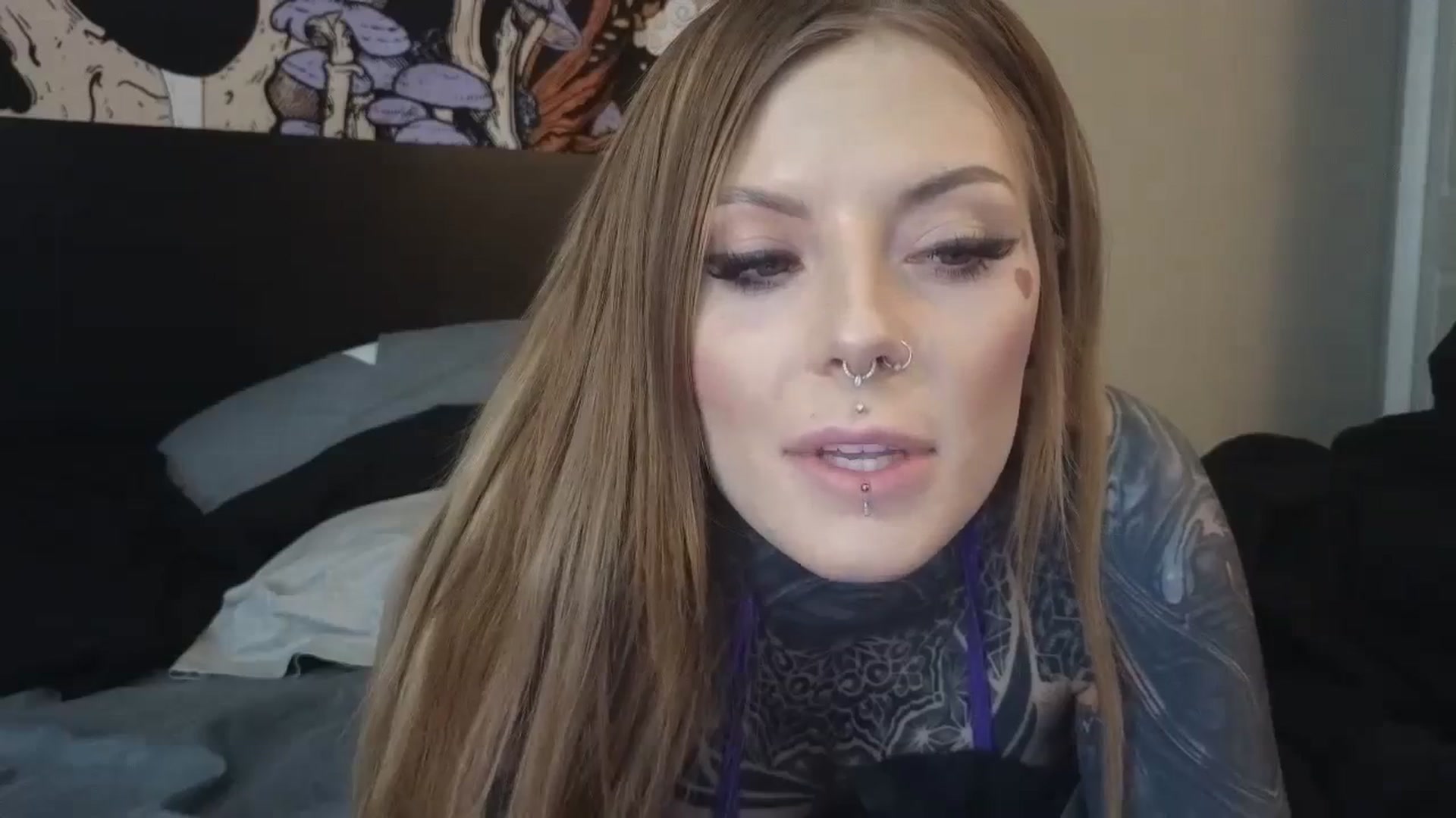 Gallery image thumbnail from Tattoedgusher's myfreecams stream on, 02/21/2024, 18:34 image 5 of 20