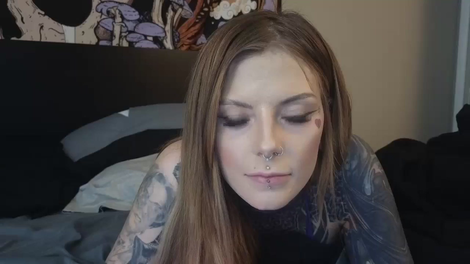 Gallery image thumbnail from Tattoedgusher's myfreecams stream on, 02/21/2024, 18:34 image 18 of 20