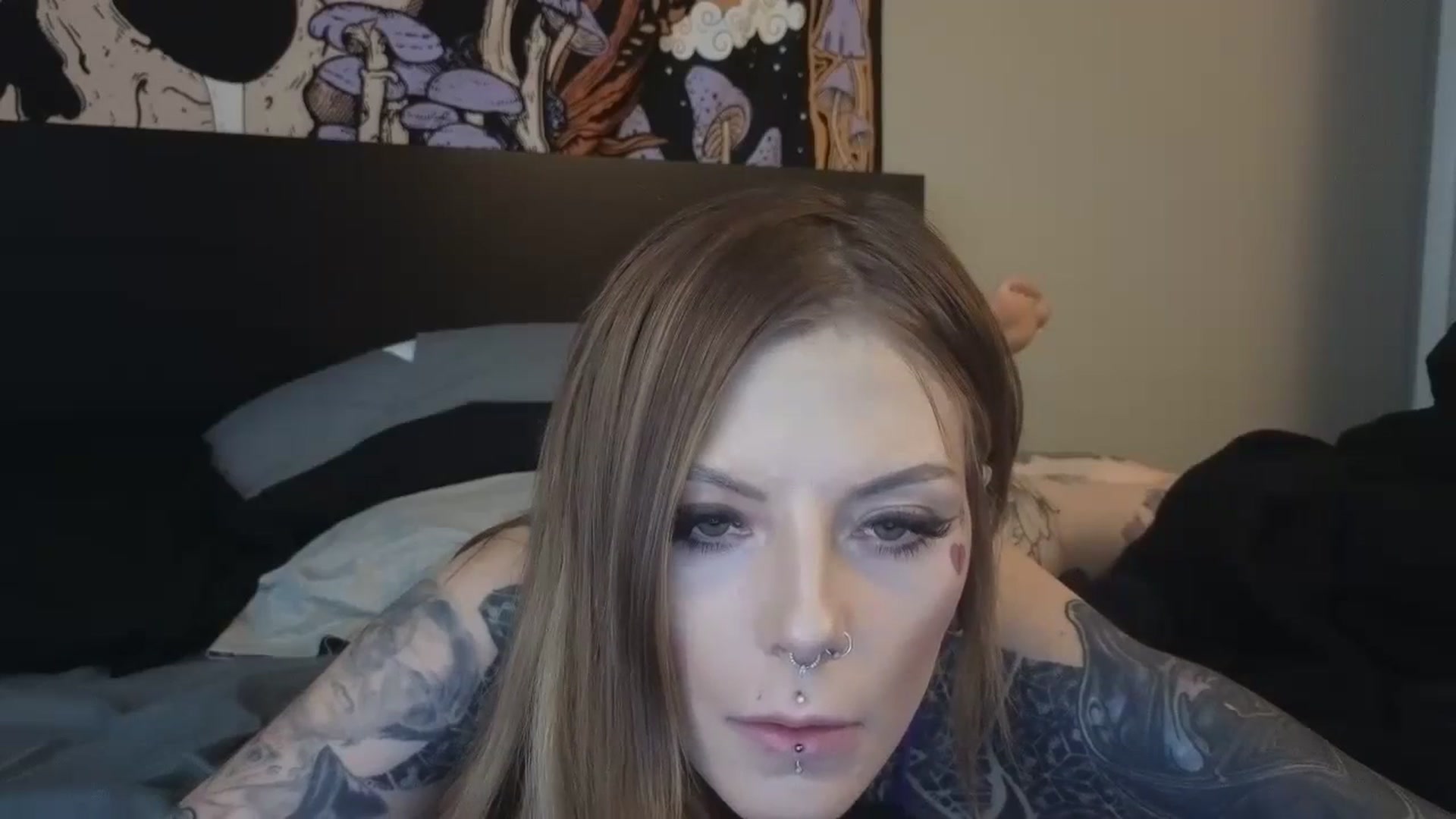 Gallery image thumbnail from Tattoedgusher's myfreecams stream on, 02/21/2024, 18:34 image 13 of 20