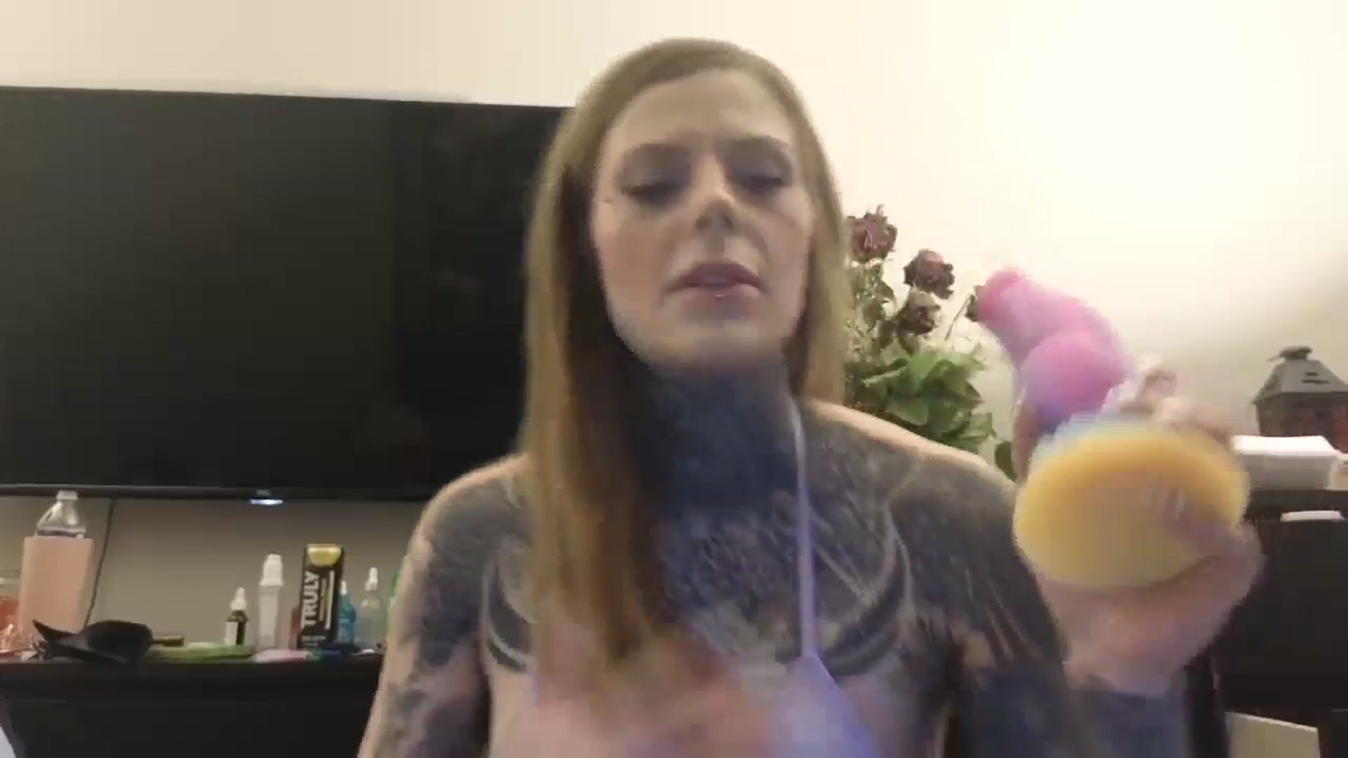 Gallery image thumbnail from Tattoedgusher's myfreecams stream on, 02/27/2024, 03:53 image 4 of 20