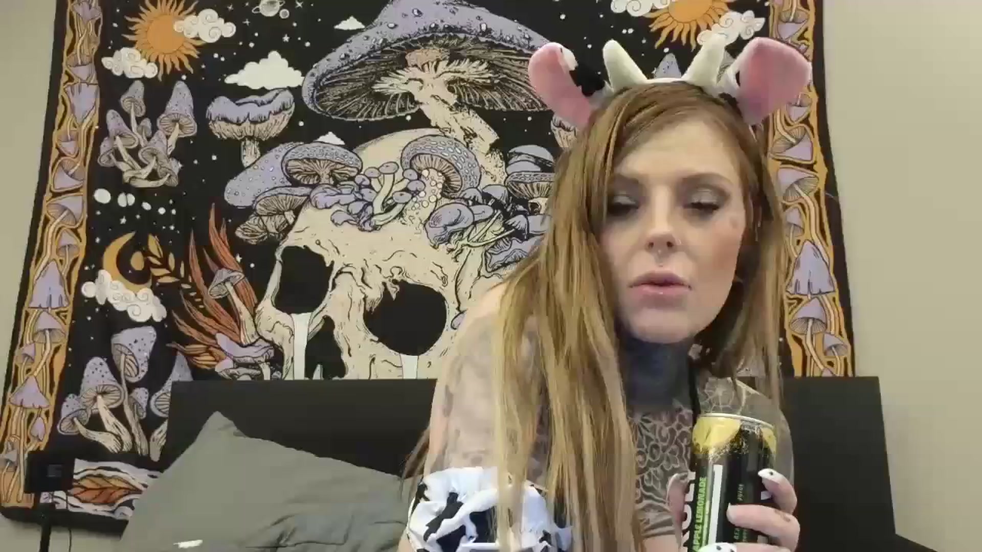 Gallery image thumbnail from Tattoedgusher's myfreecams stream on, 02/27/2024, 06:01 image 1 of 20