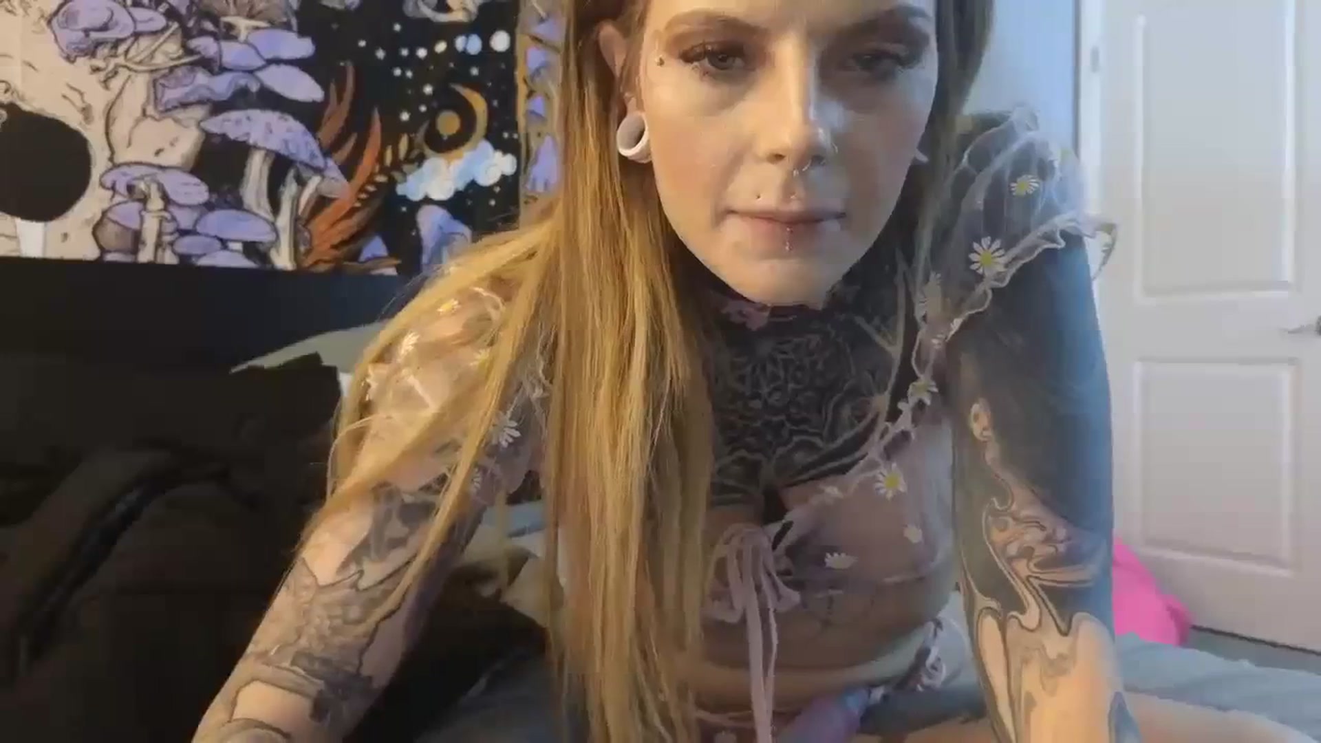 Gallery image thumbnail from Tattoedgusher's myfreecams stream on, 03/03/2024, 01:40 image 6 of 20