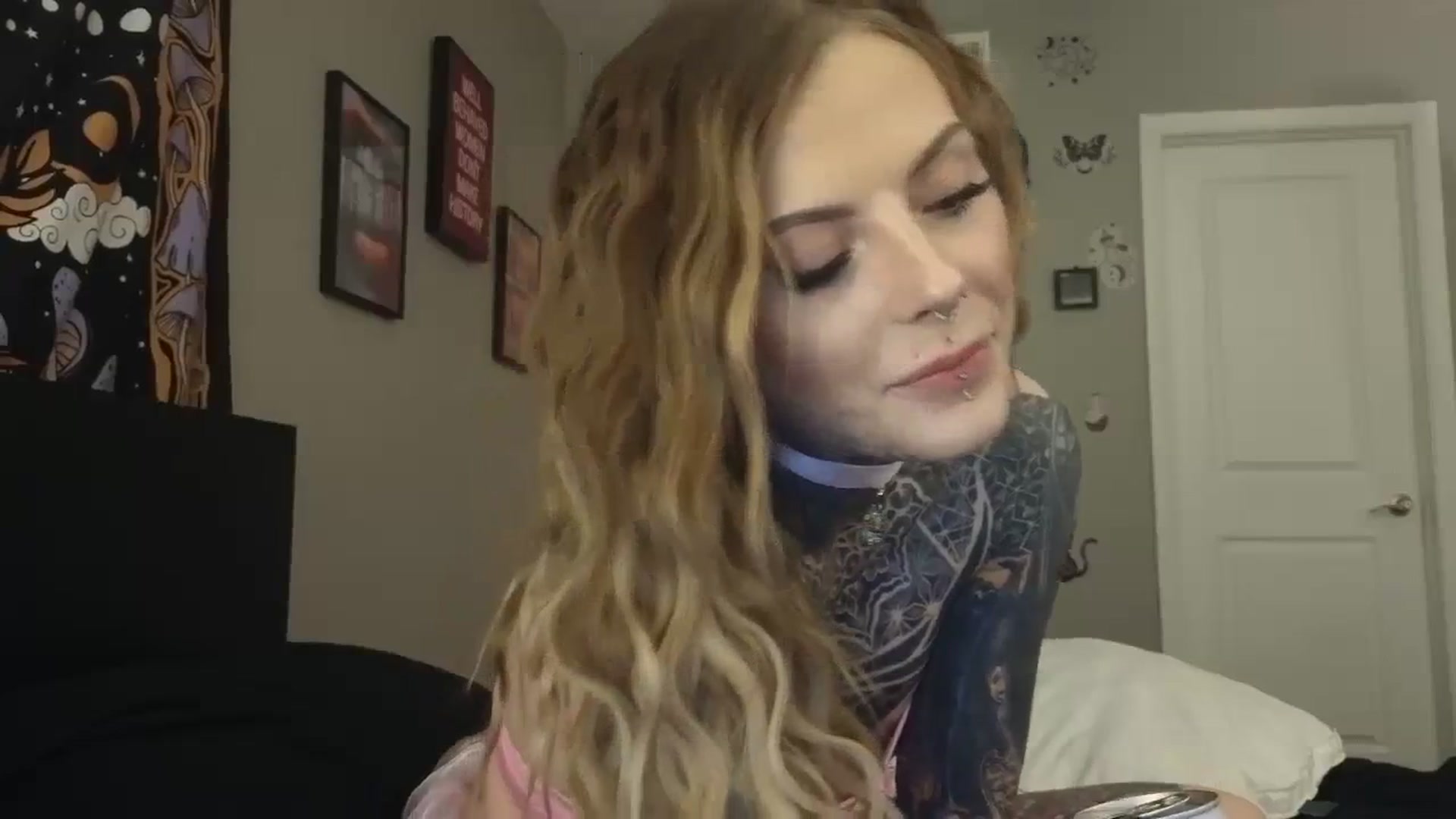 Gallery image thumbnail from Tattoedgusher's myfreecams stream on, 04/10/2024, 03:17 image 2 of 20