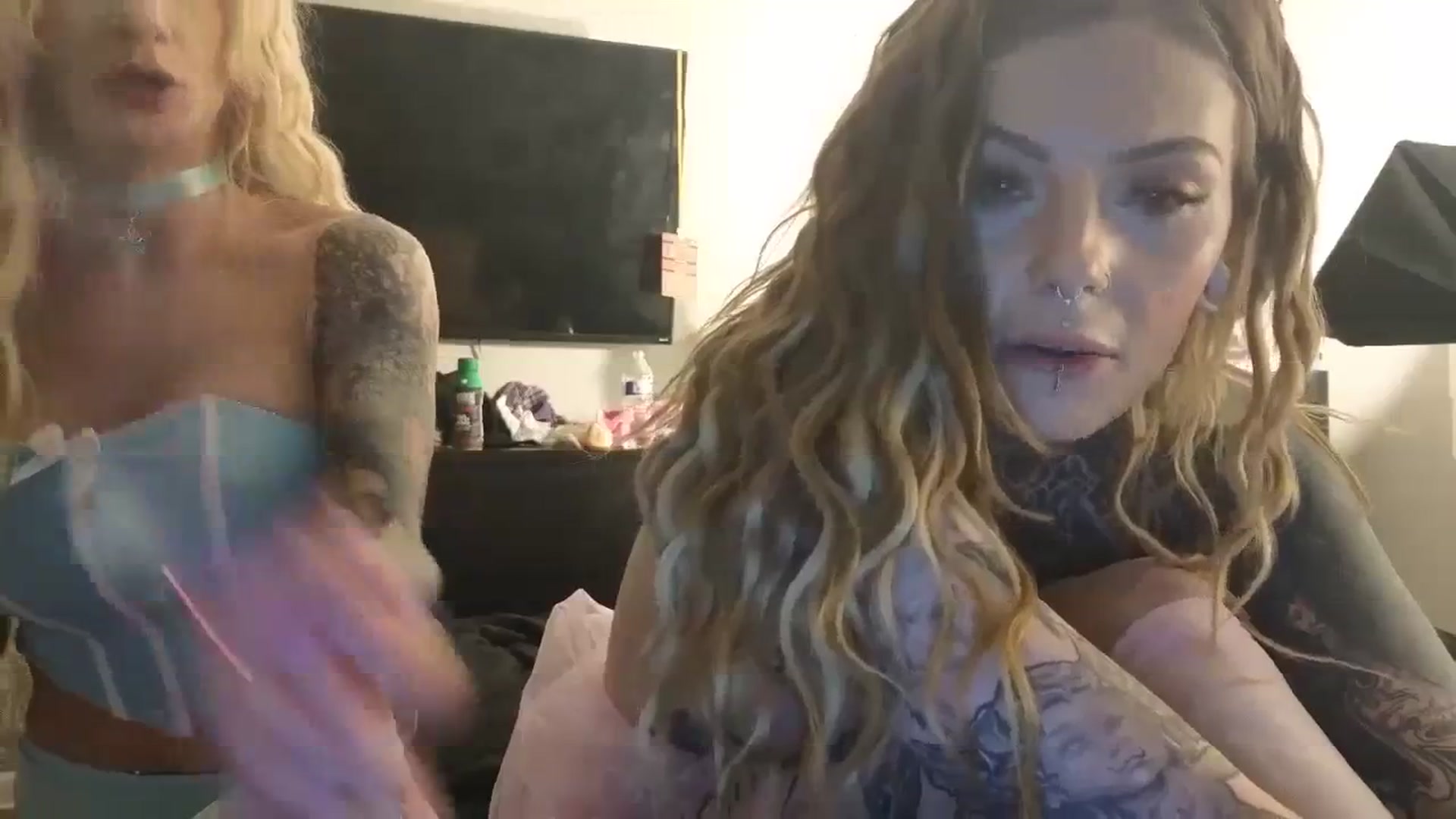 Gallery image thumbnail from Tattoedgusher's myfreecams stream on, 04/10/2024, 05:15 image 10 of 20