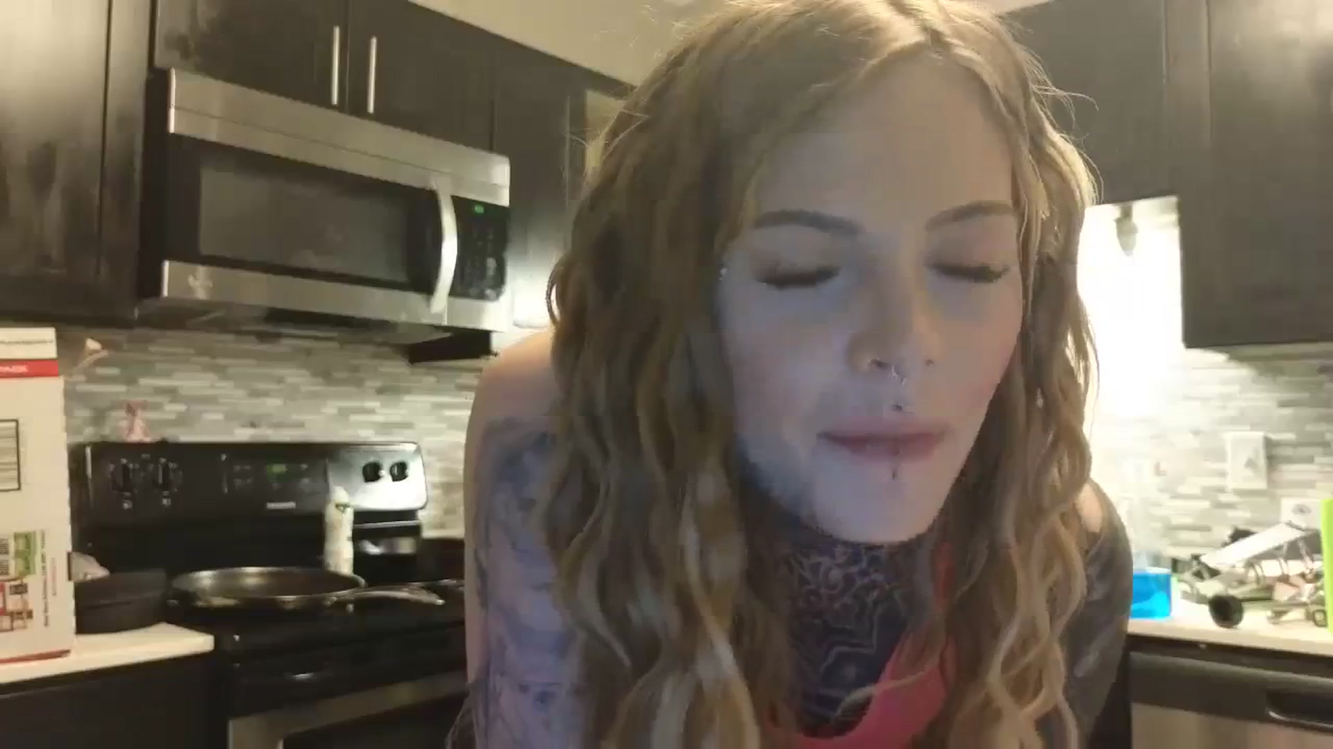 Gallery image thumbnail from Tattoedgusher's myfreecams stream on, 04/10/2024, 06:16 image 9 of 20