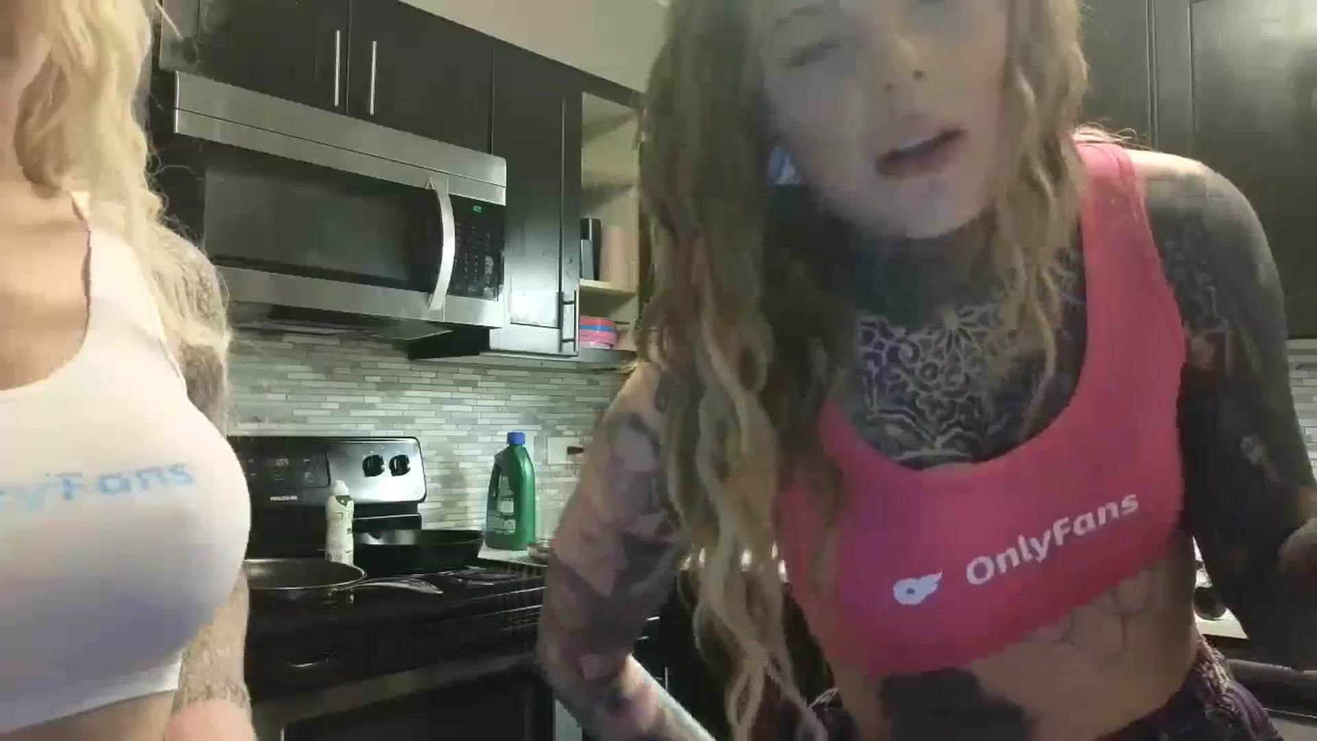 Gallery image thumbnail from Tattoedgusher's myfreecams stream on, 04/10/2024, 06:16 image 14 of 20