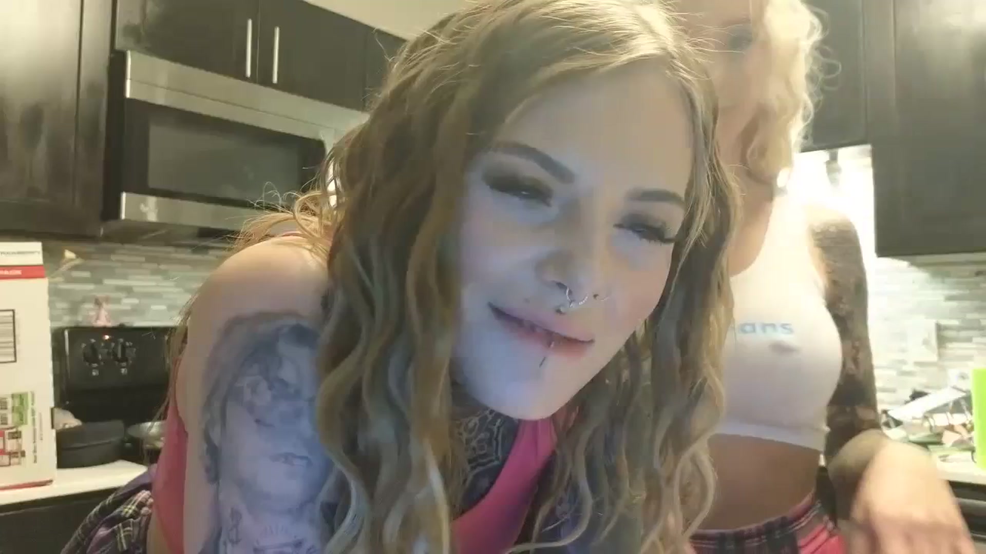 Gallery image thumbnail from Tattoedgusher's myfreecams stream on, 04/10/2024, 06:16 image 1 of 20