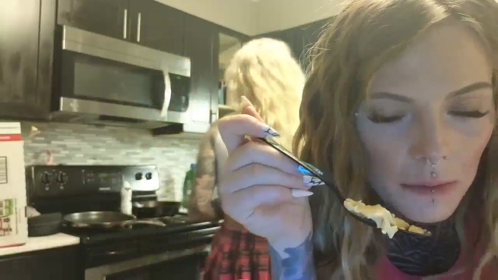 Gallery image thumbnail from Tattoedgusher's myfreecams stream on, 04/10/2024, 06:16 image 17 of 20