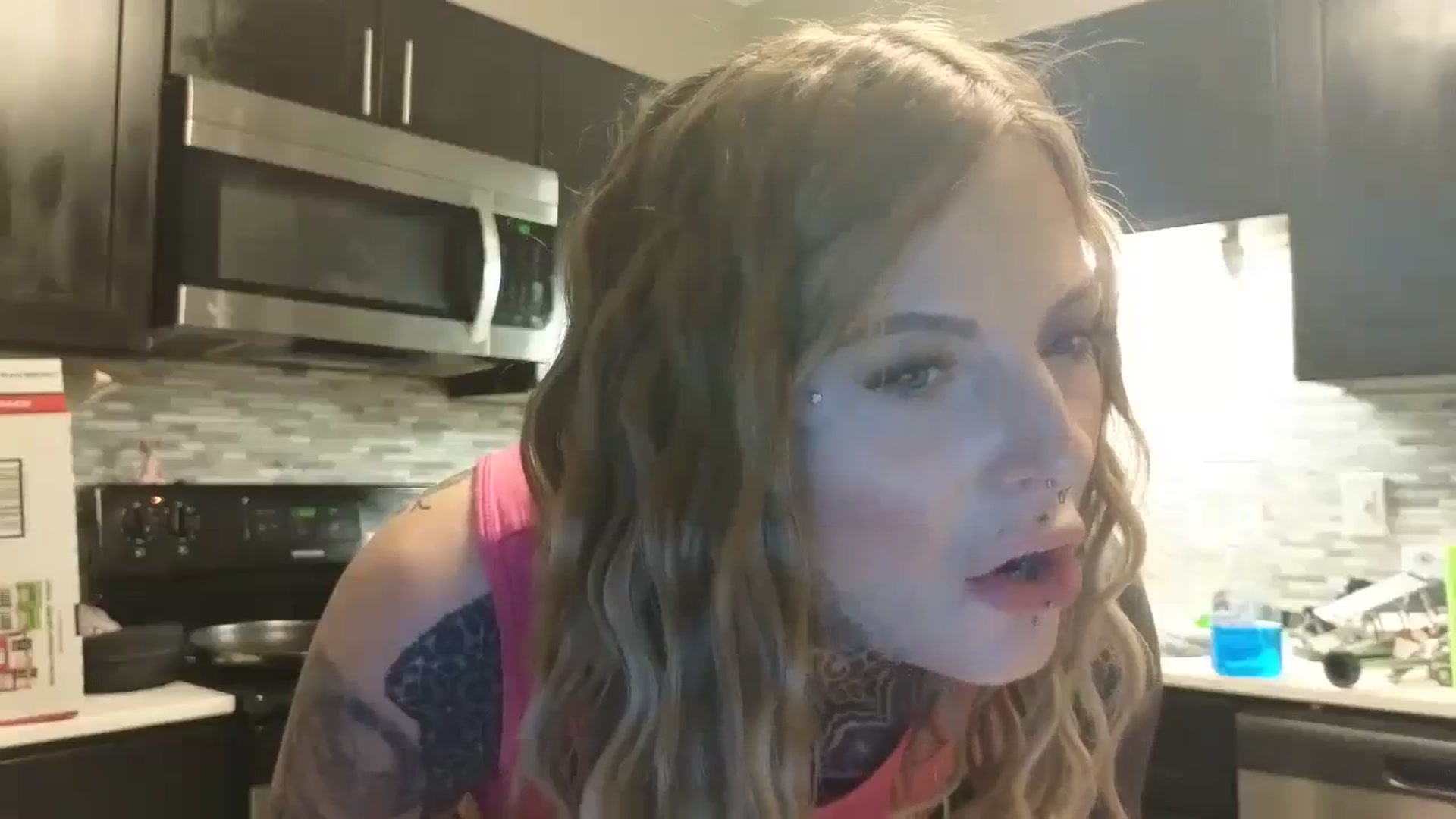 Gallery image thumbnail from Tattoedgusher's myfreecams stream on, 04/10/2024, 06:16 image 7 of 20