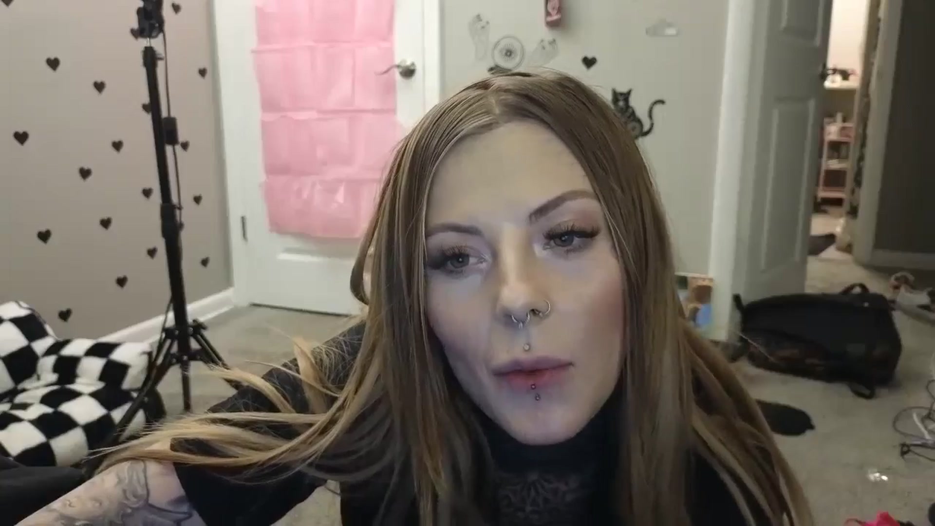 Gallery image thumbnail from Tattoedgusher's myfreecams stream on, 04/16/2024, 03:14 image 16 of 20