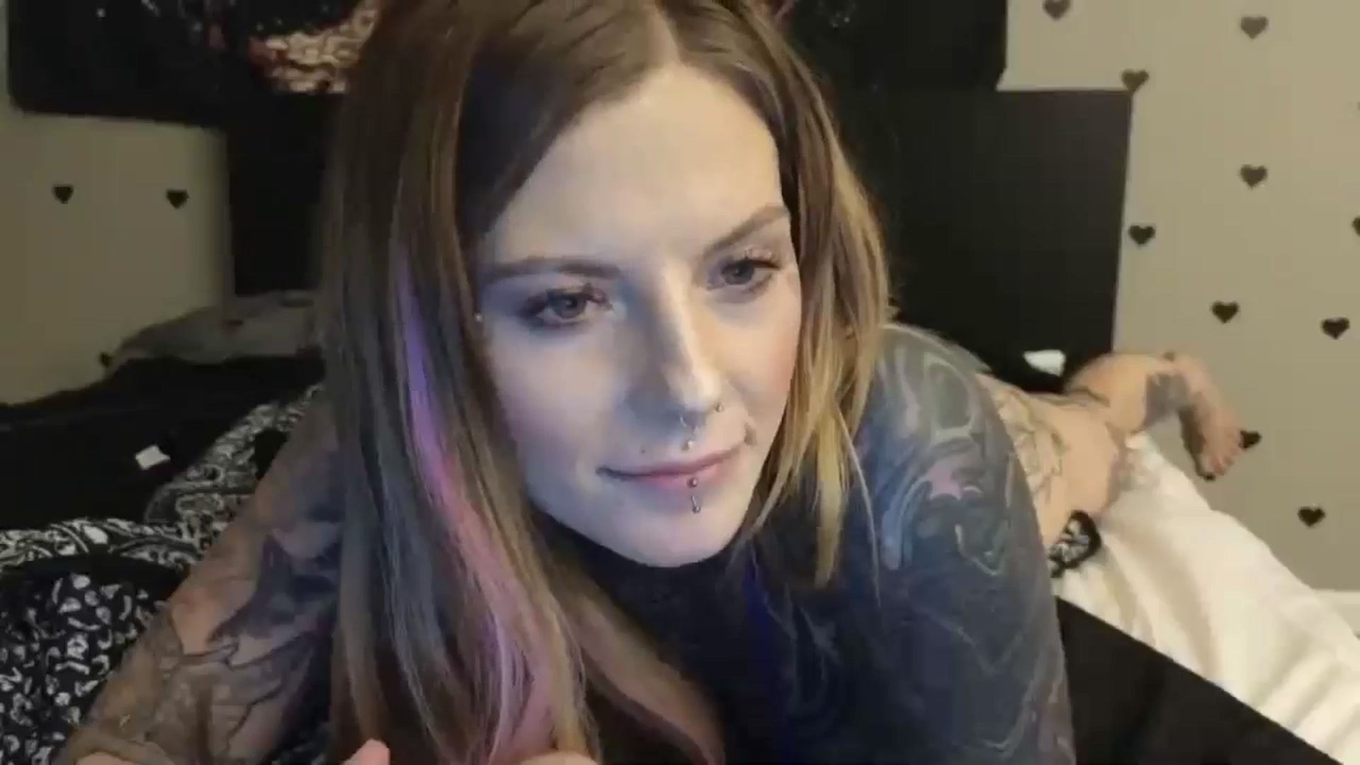 Gallery image thumbnail from Tattoedgusher's myfreecams stream on, 05/22/2024, 02:50 image 17 of 20