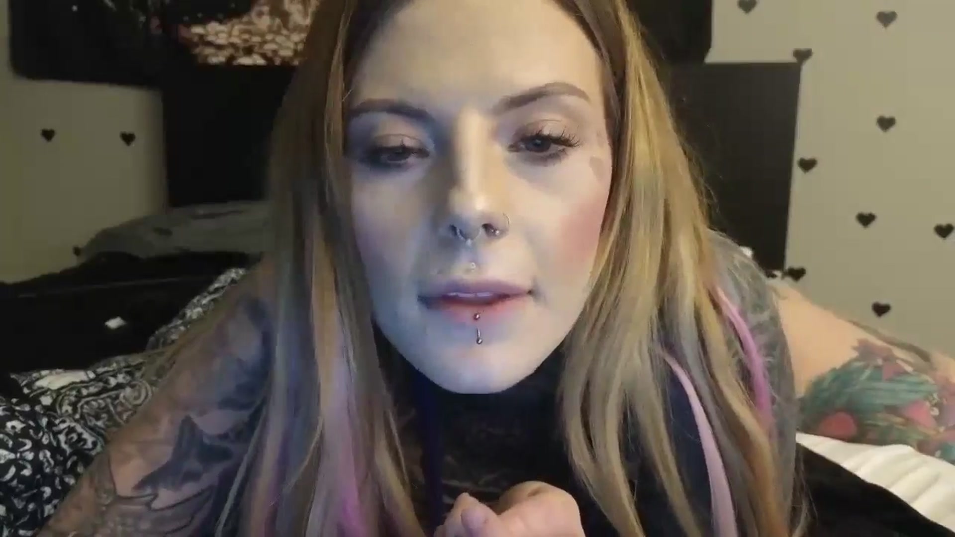 Gallery image thumbnail from Tattoedgusher's myfreecams stream on, 05/22/2024, 02:50 image 13 of 20