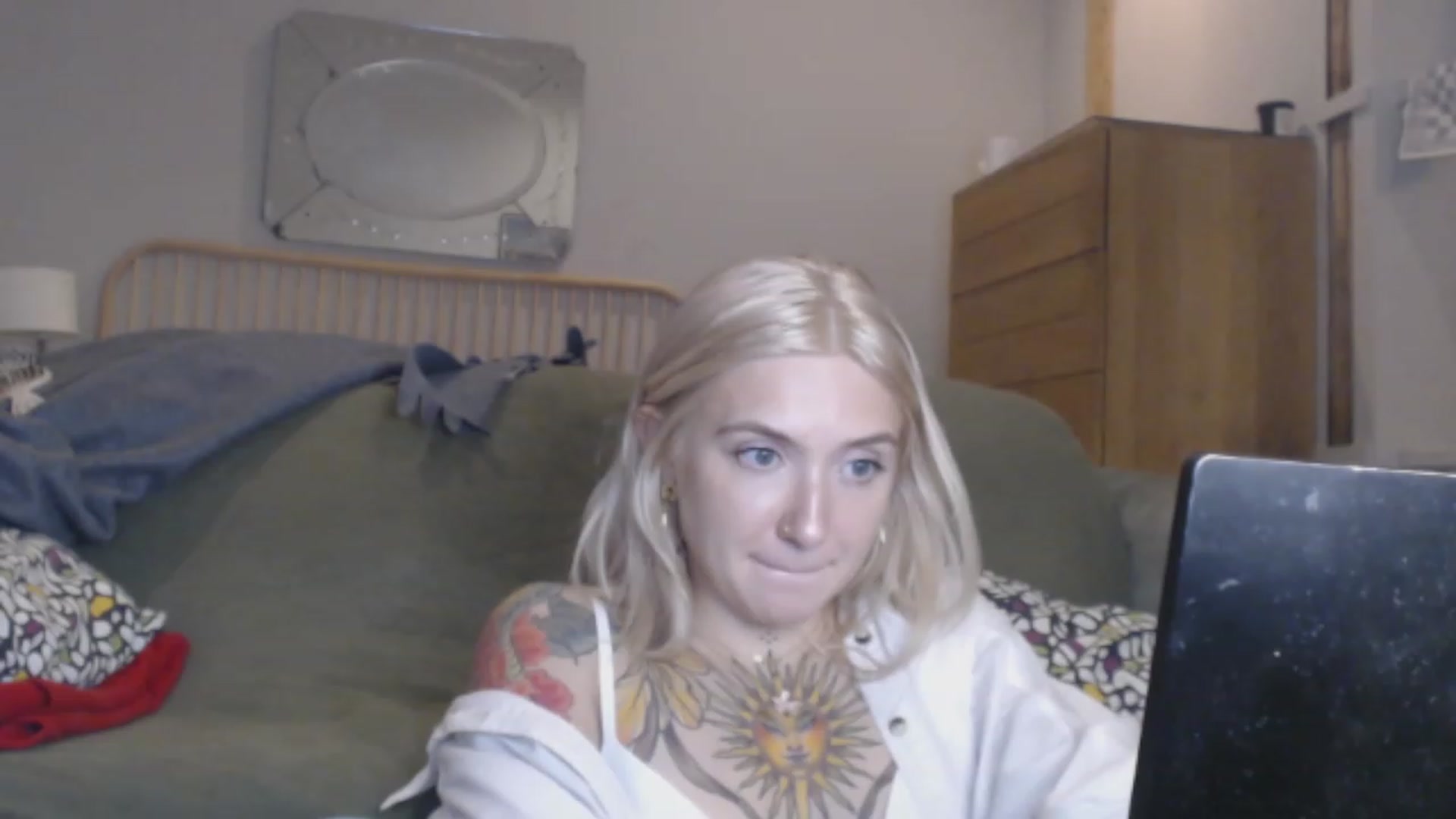 Gallery image thumbnail from Tattoo_bbgirl's myfreecams stream on, 12/01/2023, 18:34 image 5 of 20