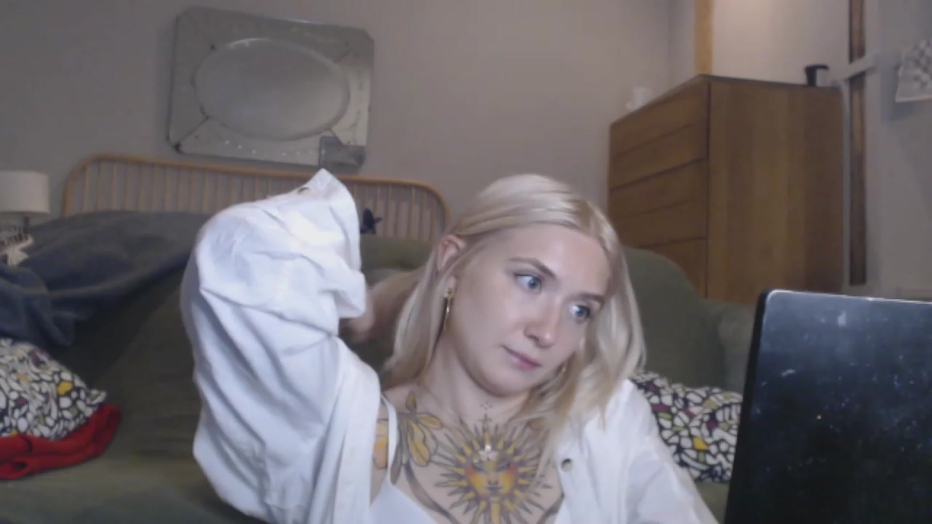 Gallery image thumbnail from Tattoo_bbgirl's myfreecams stream on, 12/01/2023, 18:34 image 10 of 20
