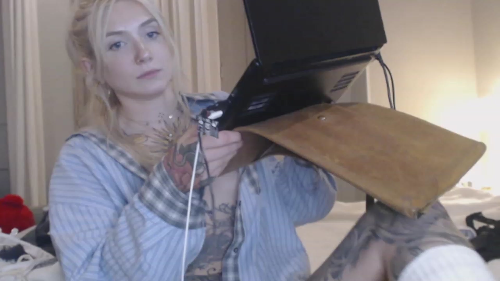 Gallery image thumbnail from Tattoo_bbgirl's myfreecams stream on, 12/27/2023, 24:40 image 11 of 20