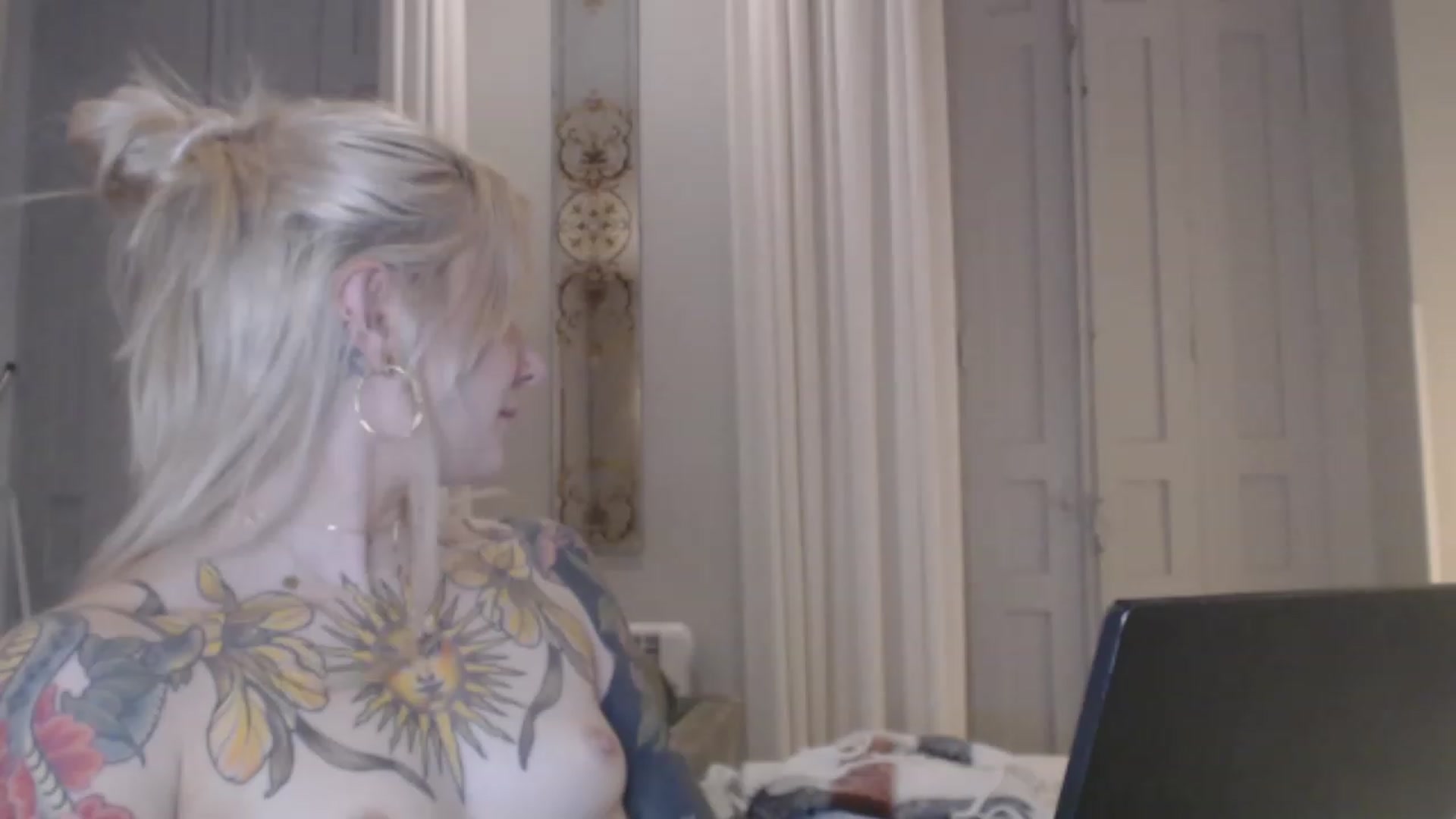 Gallery image thumbnail from Tattoo_bbgirl's myfreecams stream on, 12/29/2023, 01:13 image 6 of 20