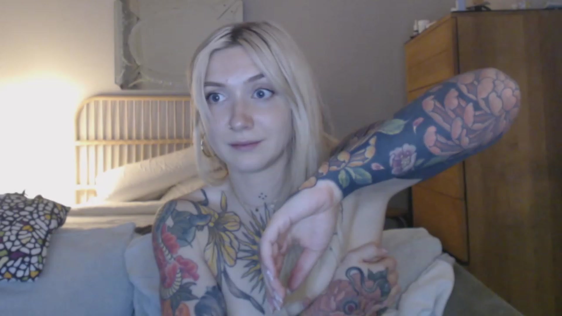 Gallery image thumbnail from Tattoo_bbgirl's myfreecams stream on, 03/12/2024, 20:22 image 12 of 20