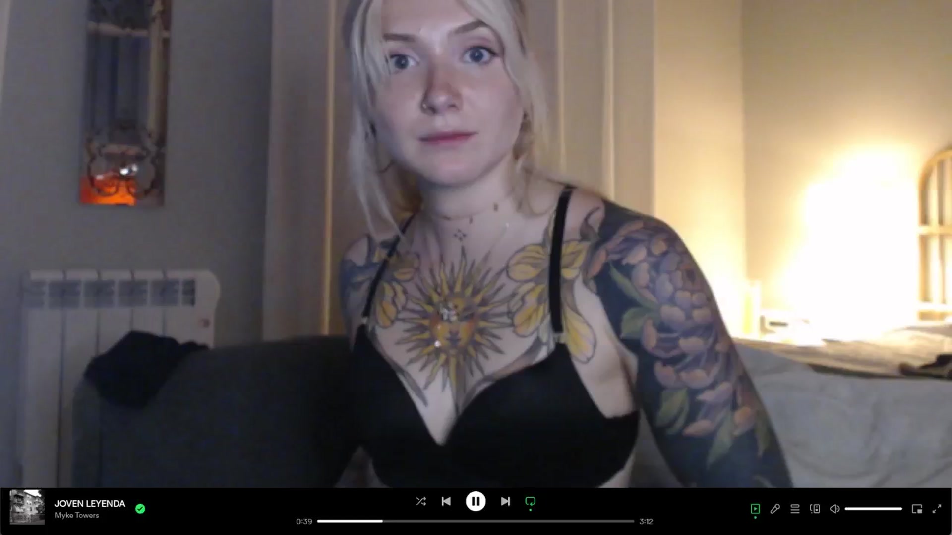 Gallery image thumbnail from Tattoo_bbgirl's myfreecams stream on, 04/19/2024, 20:02 image 12 of 20