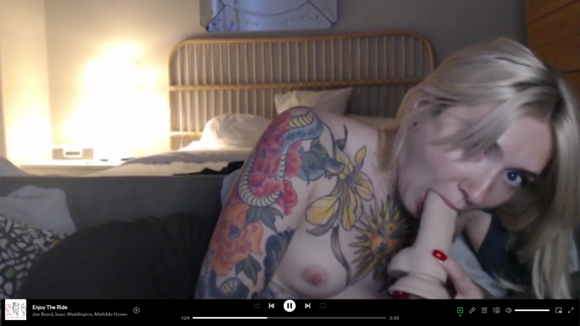 Gallery image thumbnail from Tattoo_bbgirl's myfreecams stream on, 04/25/2024, 19:33 image 3 of 20