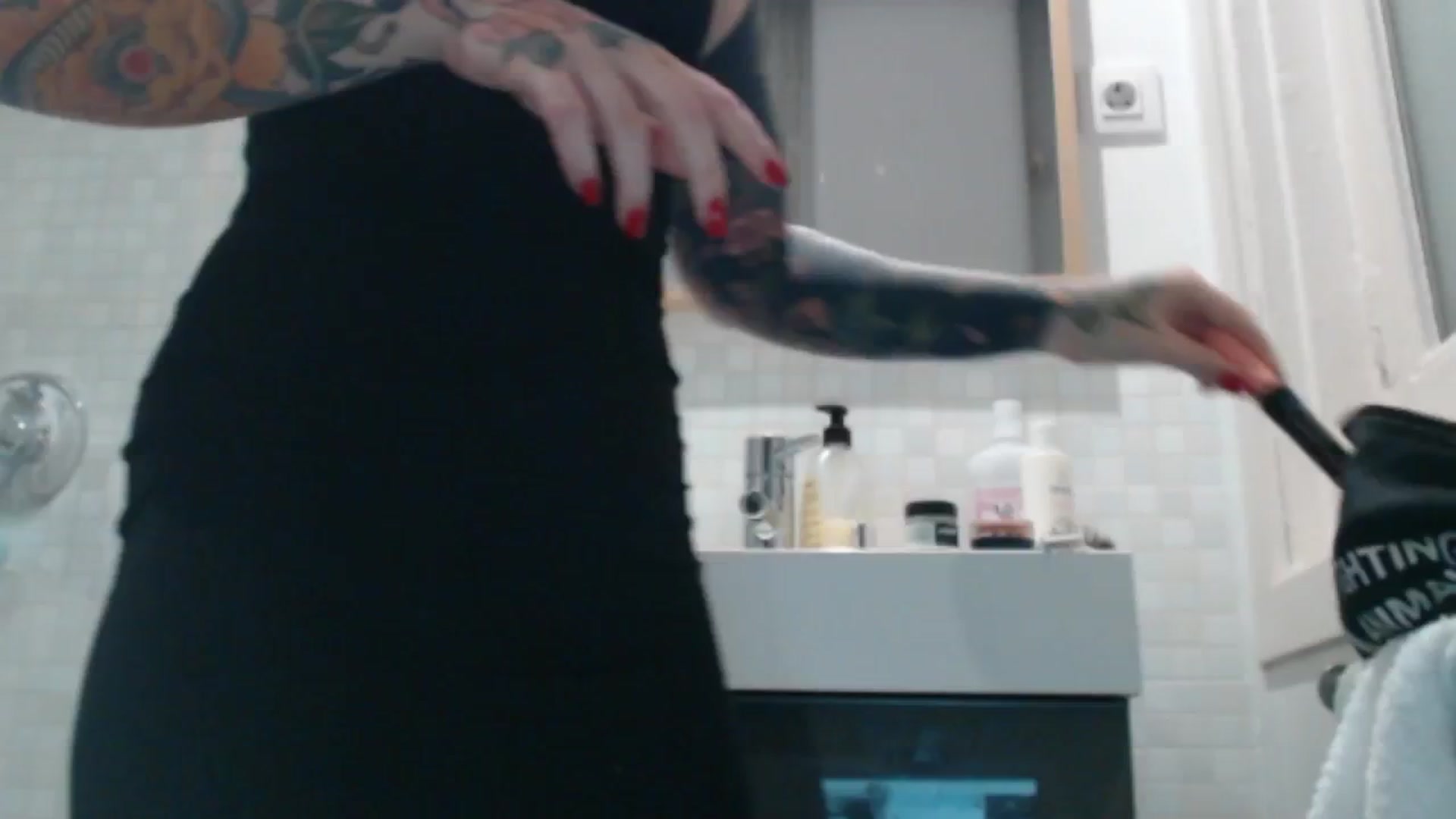 Gallery image thumbnail from Tattoo_bbgirl's myfreecams stream on, 04/29/2024, 13:15 image 15 of 20