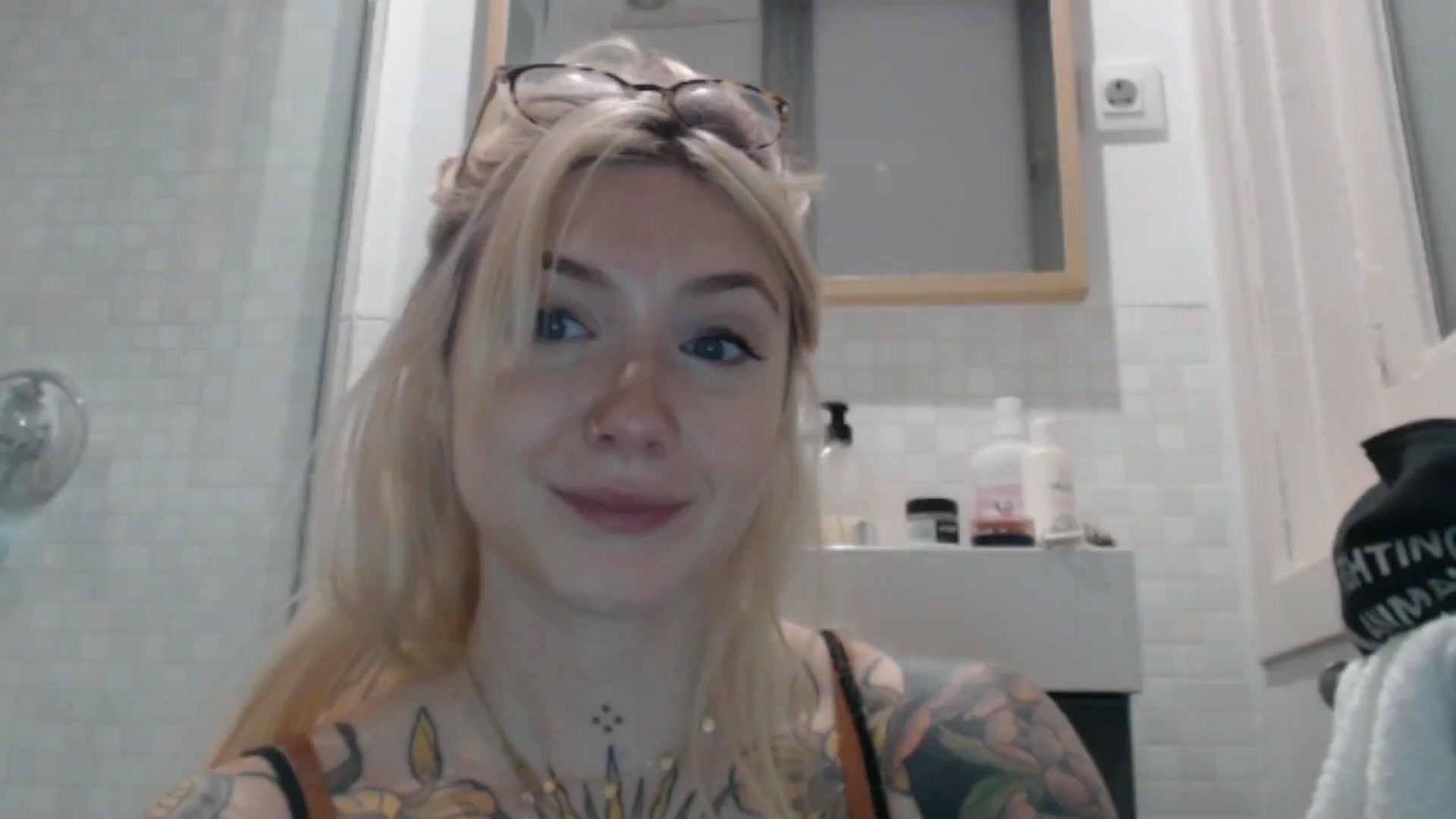 Gallery image thumbnail from Tattoo_bbgirl's myfreecams stream on, 04/29/2024, 13:15 image 16 of 20