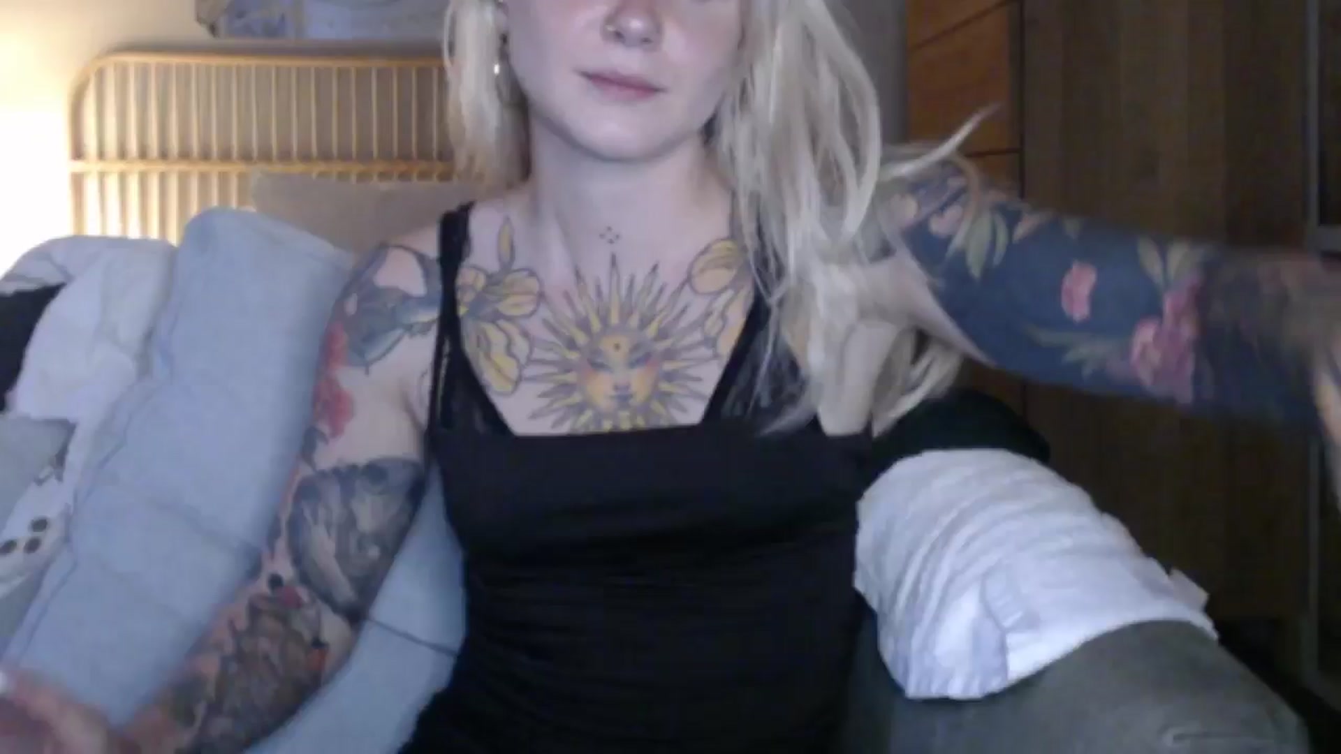 Gallery image thumbnail from Tattoo_bbgirl's myfreecams stream on, 06/01/2024, 19:28 image 18 of 20