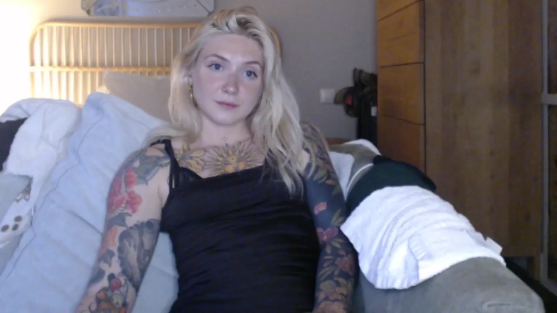 Gallery image thumbnail from Tattoo_bbgirl's myfreecams stream on, 06/01/2024, 19:28 image 19 of 20