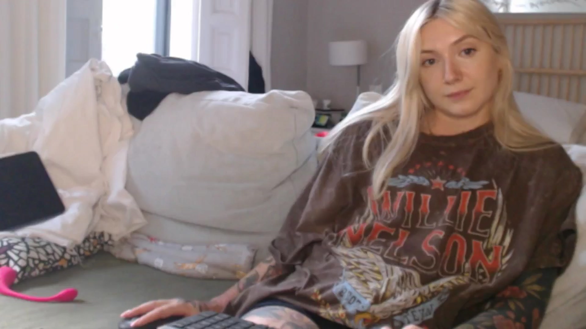 Gallery image thumbnail from Tattoo_bbgirl's myfreecams stream on, 06/25/2024, 17:27 image 16 of 20