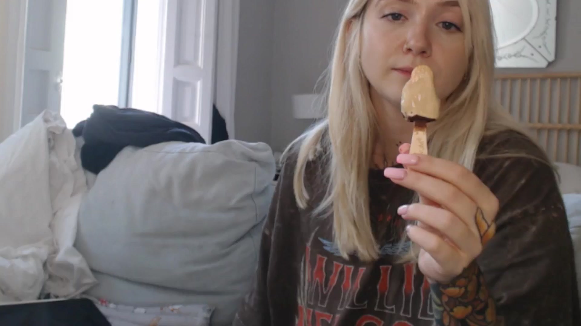 Gallery image thumbnail from Tattoo_bbgirl's myfreecams stream on, 06/25/2024, 17:27 image 7 of 20