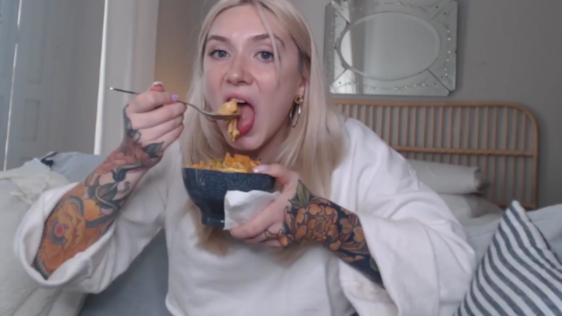 Gallery image thumbnail from Tattoo_bbgirl's myfreecams stream on, 08/12/2024, 14:40 image 15 of 20