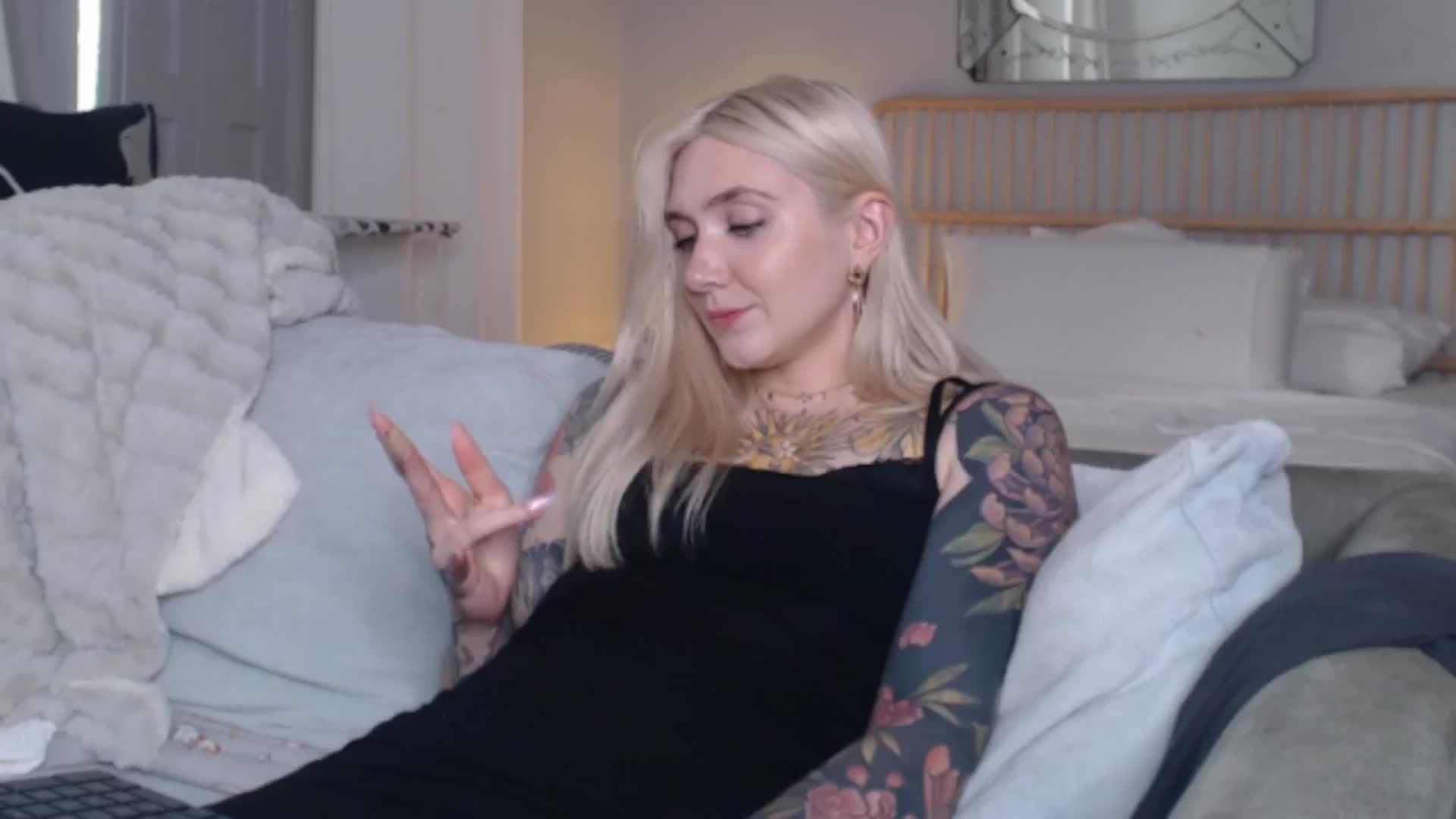Gallery image thumbnail from Tattoo_bbgirl's myfreecams stream on, 09/09/2024, 17:43 image 8 of 20