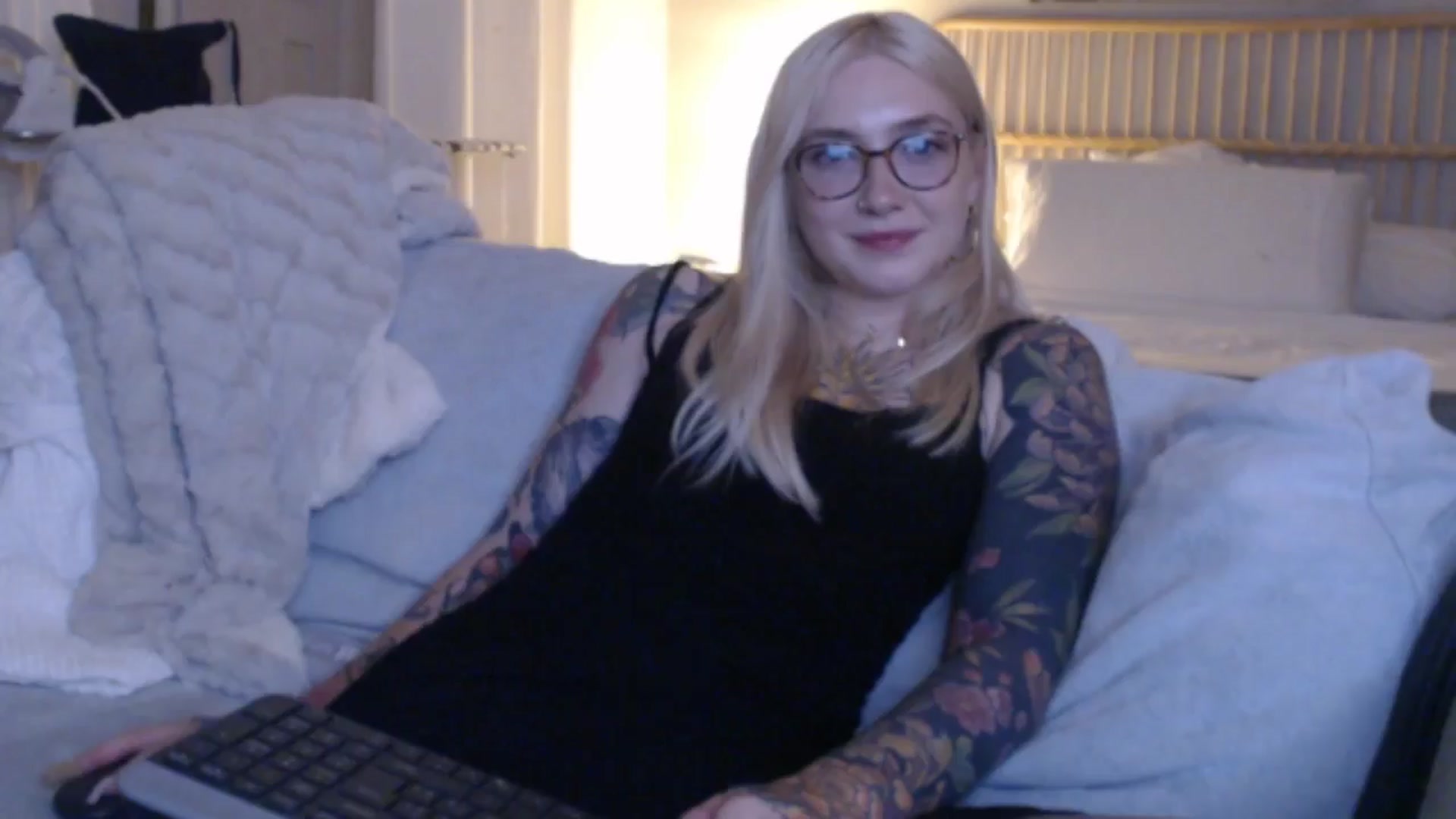 Gallery image thumbnail from Tattoo_bbgirl's myfreecams stream on, 09/09/2024, 20:18 image 10 of 20