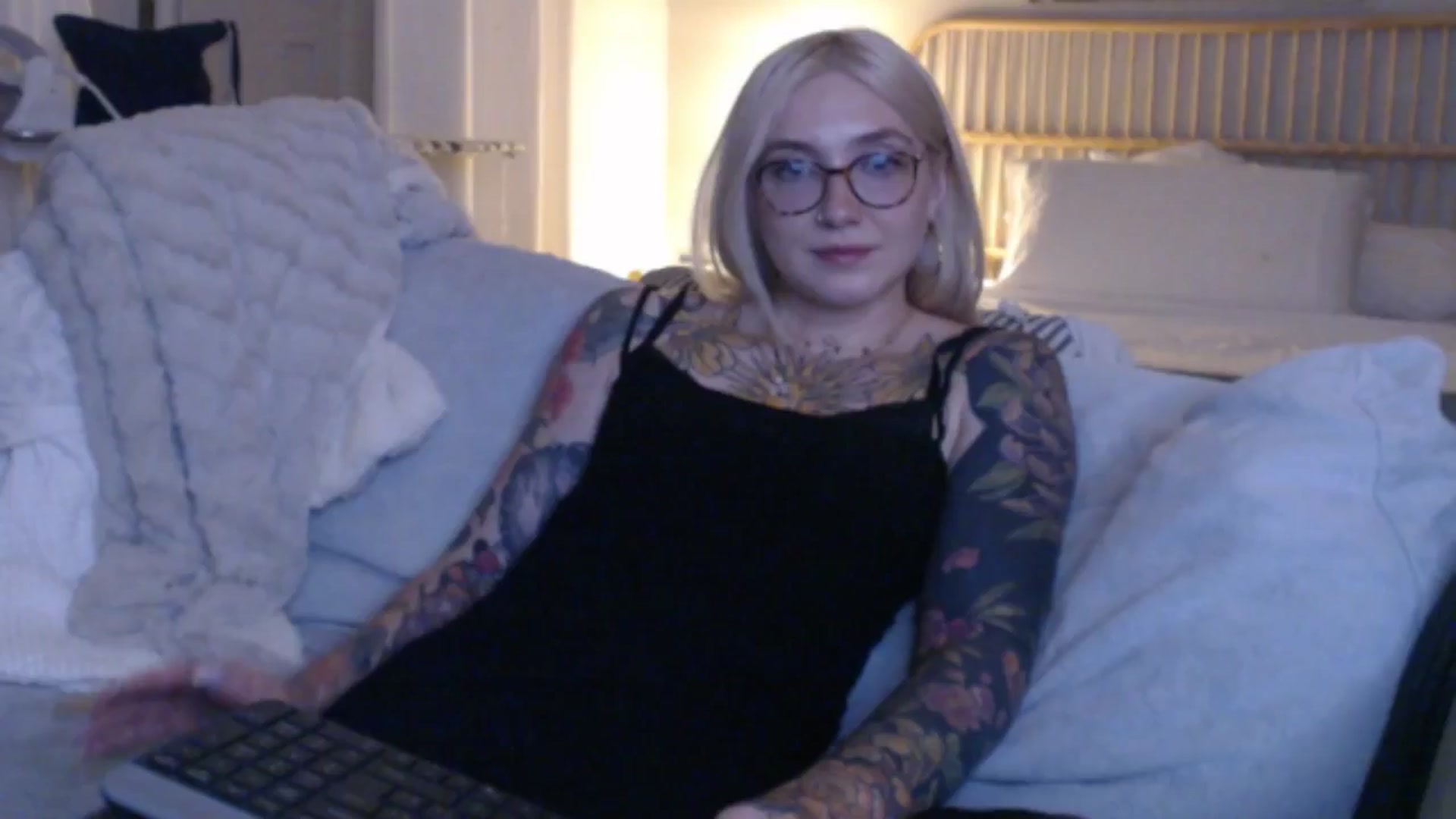 Gallery image thumbnail from Tattoo_bbgirl's myfreecams stream on, 09/09/2024, 20:18 image 13 of 20