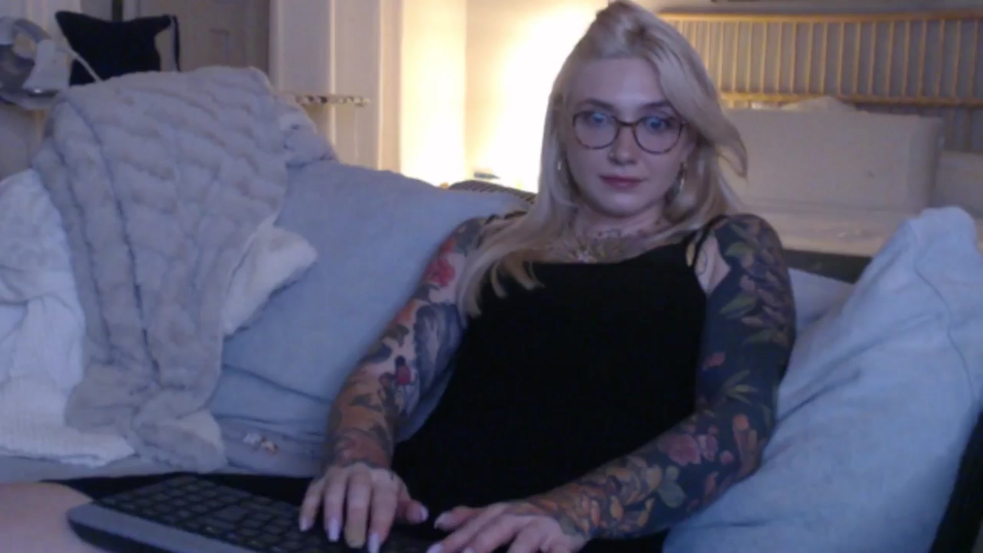 Gallery image thumbnail from Tattoo_bbgirl's myfreecams stream on, 09/09/2024, 20:18 image 19 of 20