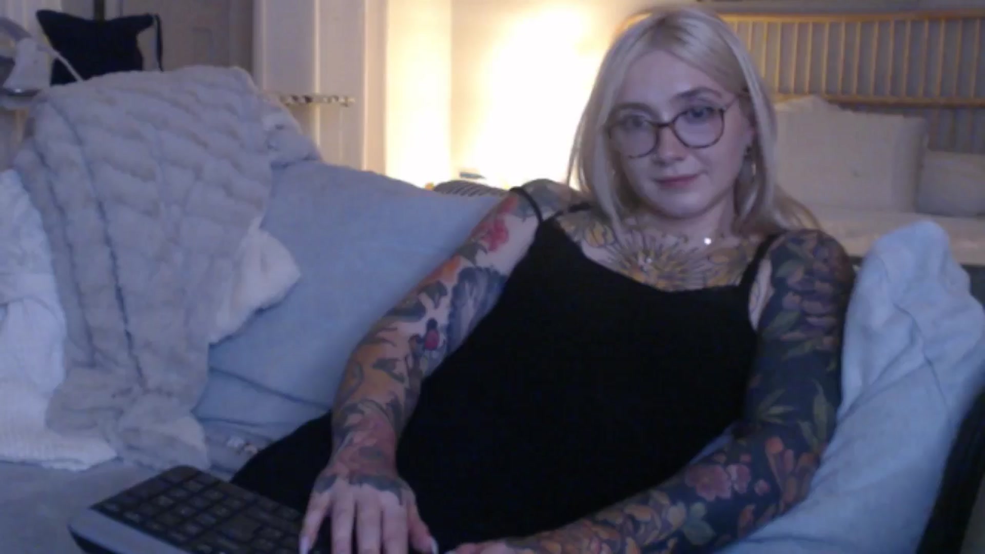 Gallery image thumbnail from Tattoo_bbgirl's myfreecams stream on, 09/09/2024, 20:18 image 16 of 20