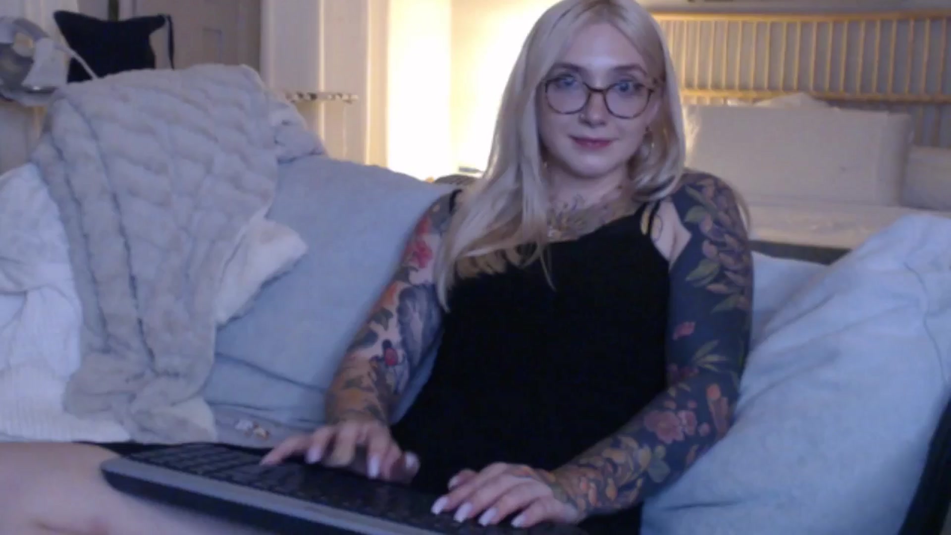 Gallery image thumbnail from Tattoo_bbgirl's myfreecams stream on, 09/09/2024, 20:18 image 17 of 20