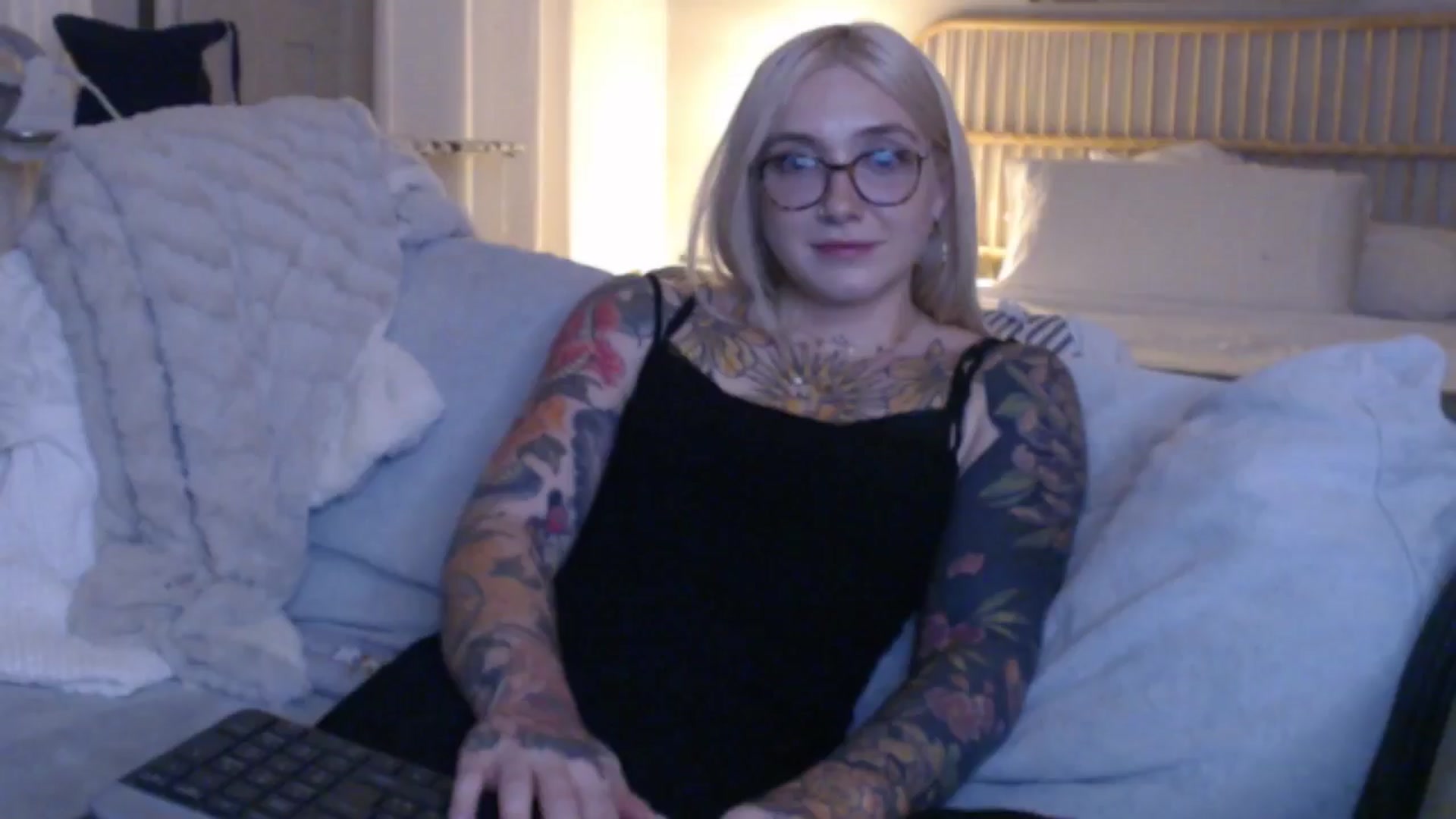 Gallery image thumbnail from Tattoo_bbgirl's myfreecams stream on, 09/09/2024, 20:18 image 15 of 20