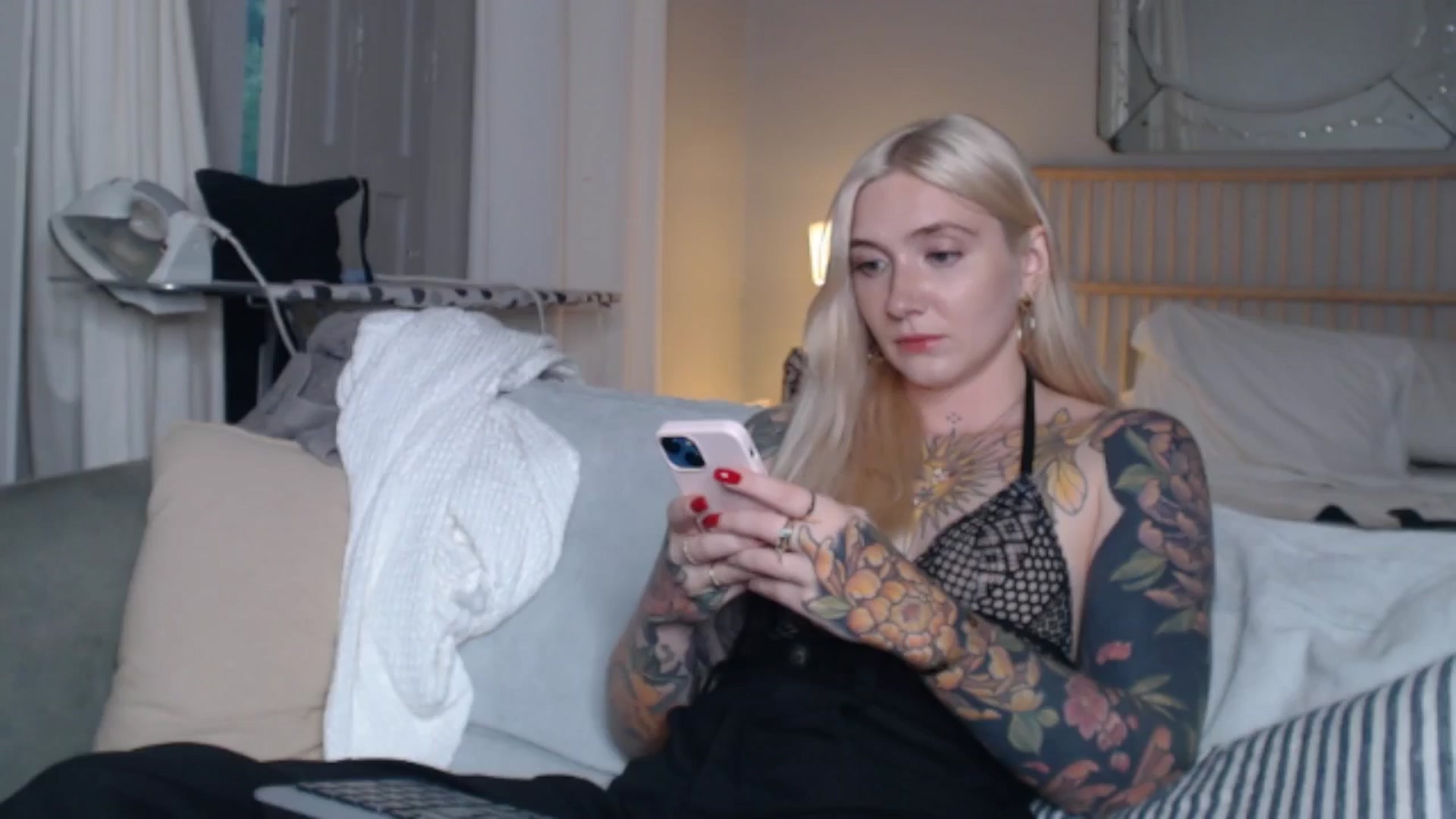 Gallery image thumbnail from Tattoo_bbgirl's myfreecams stream on, 09/11/2024, 19:43 image 13 of 20