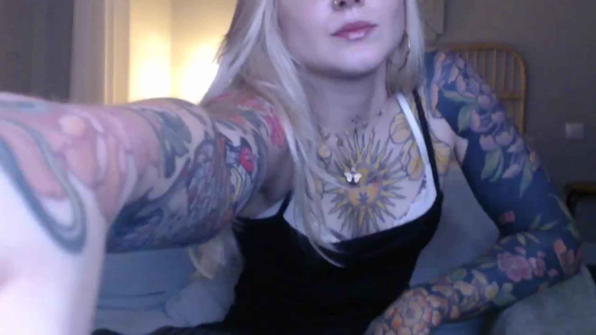 Gallery image thumbnail from Tattoo_bbgirl's myfreecams stream on, 09/19/2024, 16:40 image 12 of 20